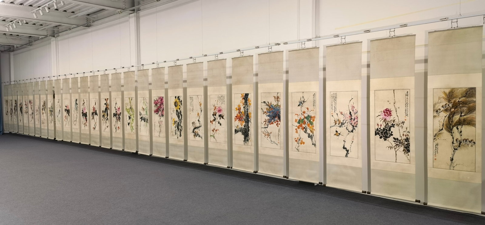 A Set of Chinese Vertical Scroll Ink Painting of Flower and Bird on Paper: A Set of Chinese Vertical Scroll Ink Painting of Flower and Bird on Paper,Zhao Shaoang,Size:(entirety)86.6inx22.8in,(Without frame)39.4inx17.7in 一套中国水墨花