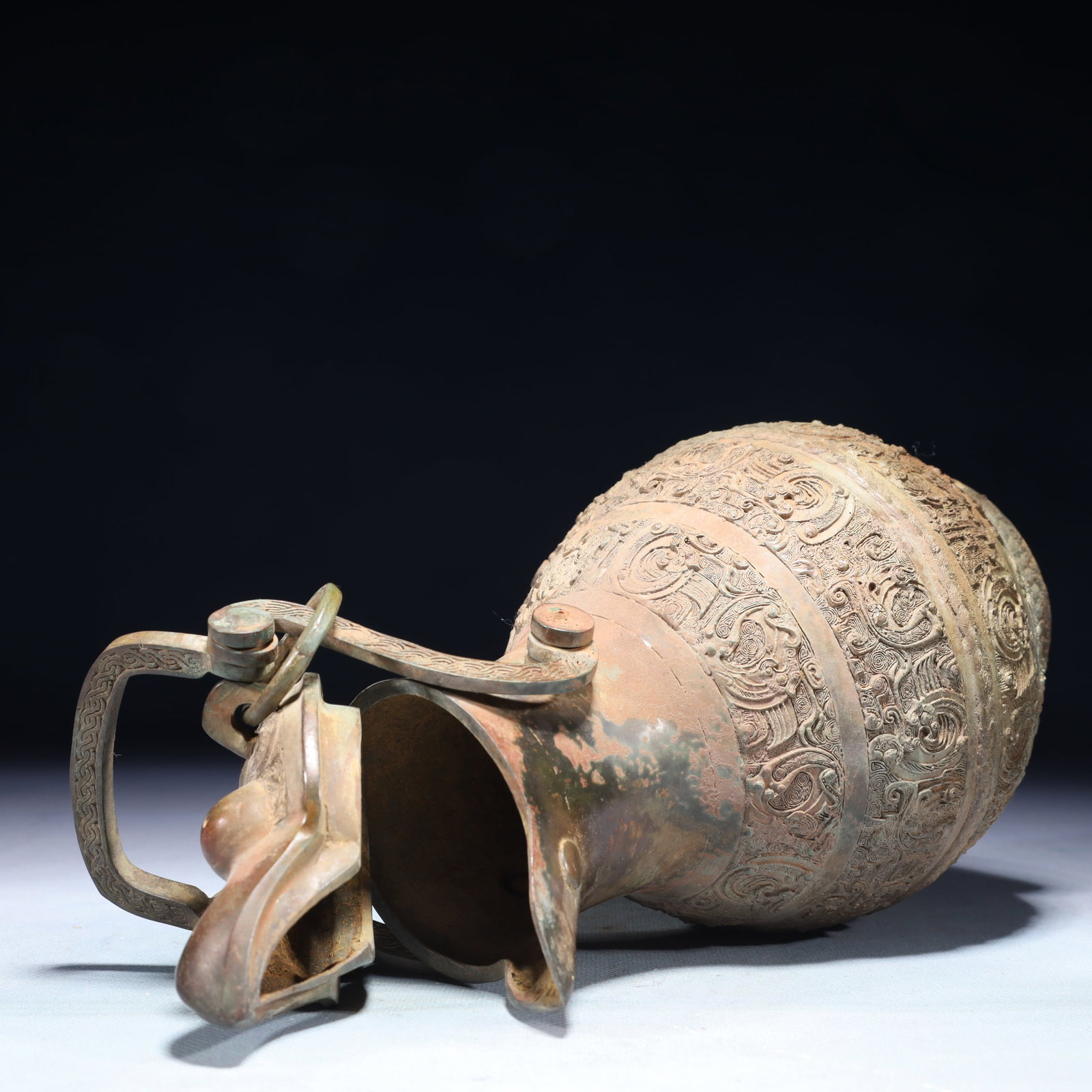 A Rare Bronze Chi-Dragon Pattern Loop-Handled Pot,With Inscription - 10