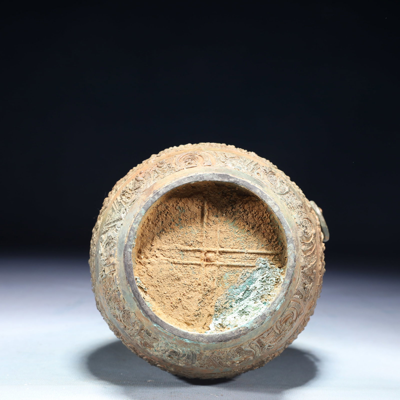 A Rare Bronze Chi-Dragon Pattern Loop-Handled Pot,With Inscription - 11