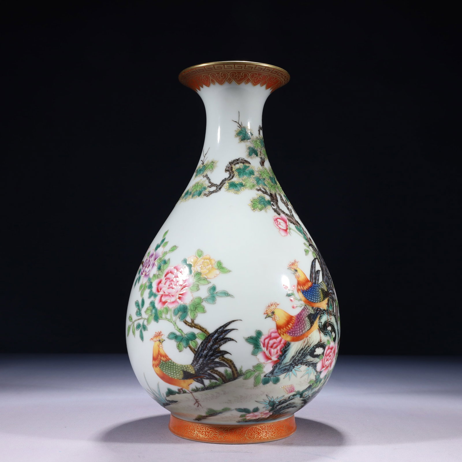 An Exquisite Famille-Rose Painted Gold Flower and Rooster Pattern Vase,with poem: An Exquisite Famille-Rose Painted Gold Flower and Rooster Pattern Vase,with poem,Qing Dynasty,China,Qianlong Six-character Mark,Size:6.7inx13in,Weight:2100g 粉彩描金花