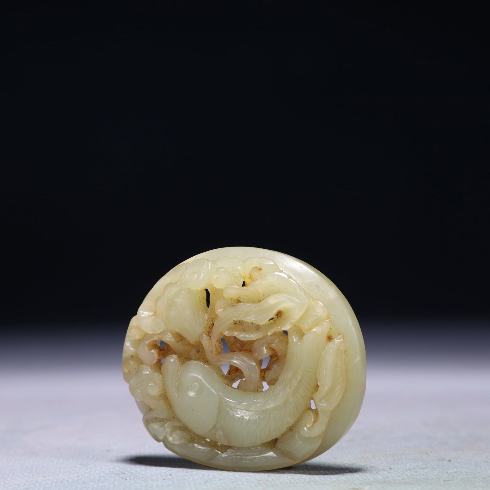 An Exquisite White Jade Fish Pattern Pendant - 3
