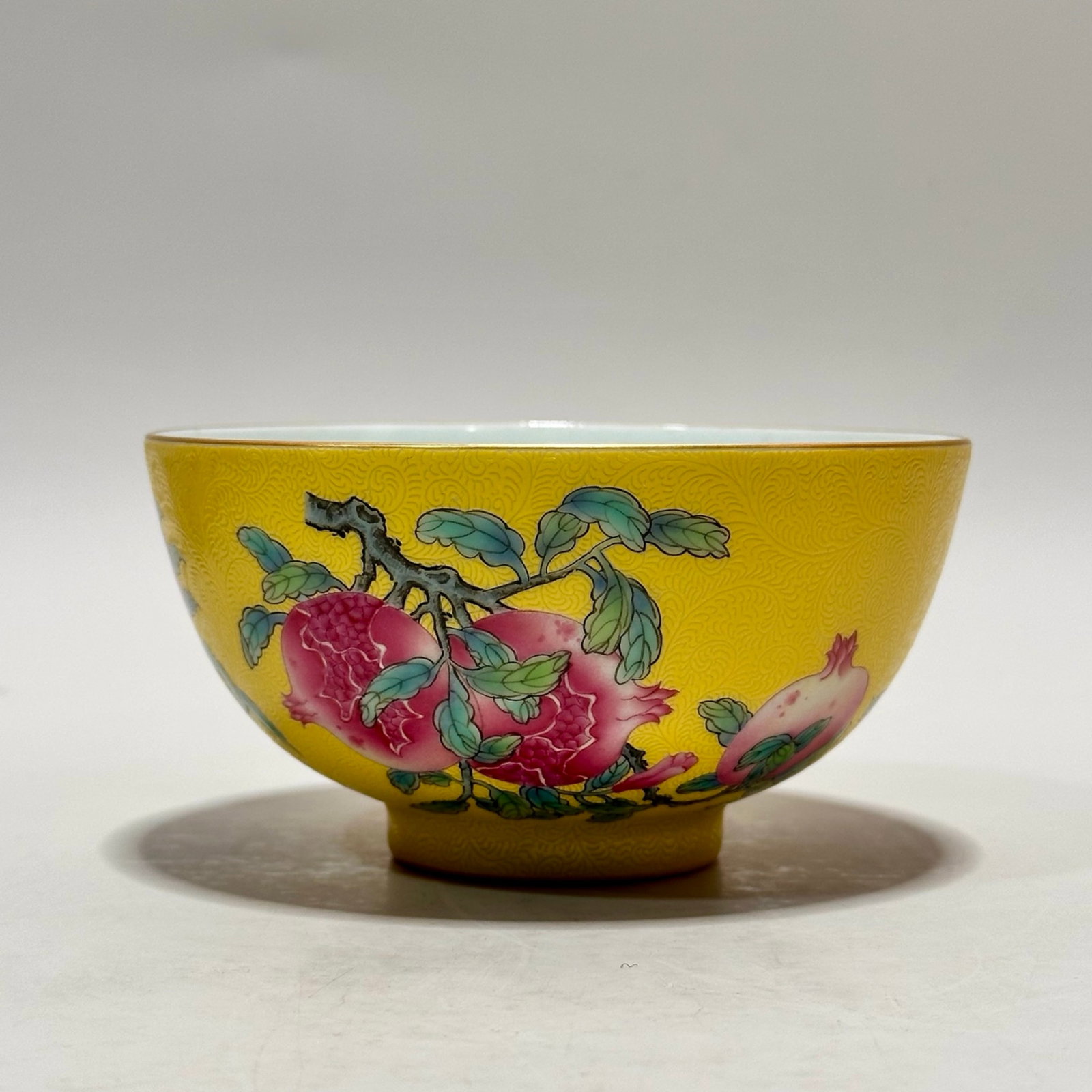 An Exquisite Enamel Peach Pattern Bowl - 3