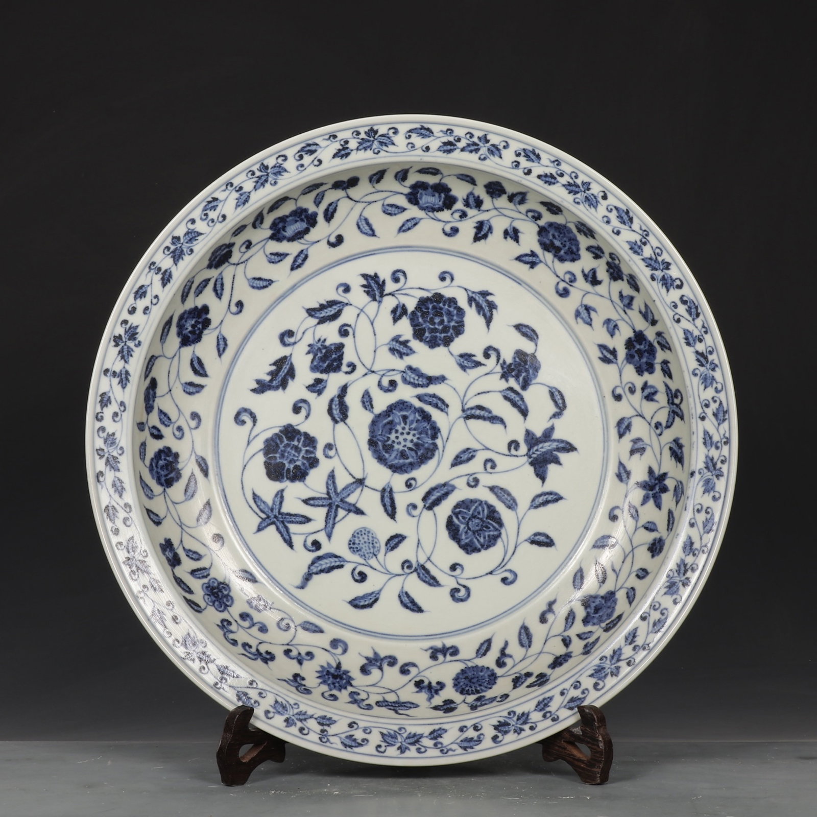 An Exquisite Blue and White Lotus Pattern Plate (1 of 9)
