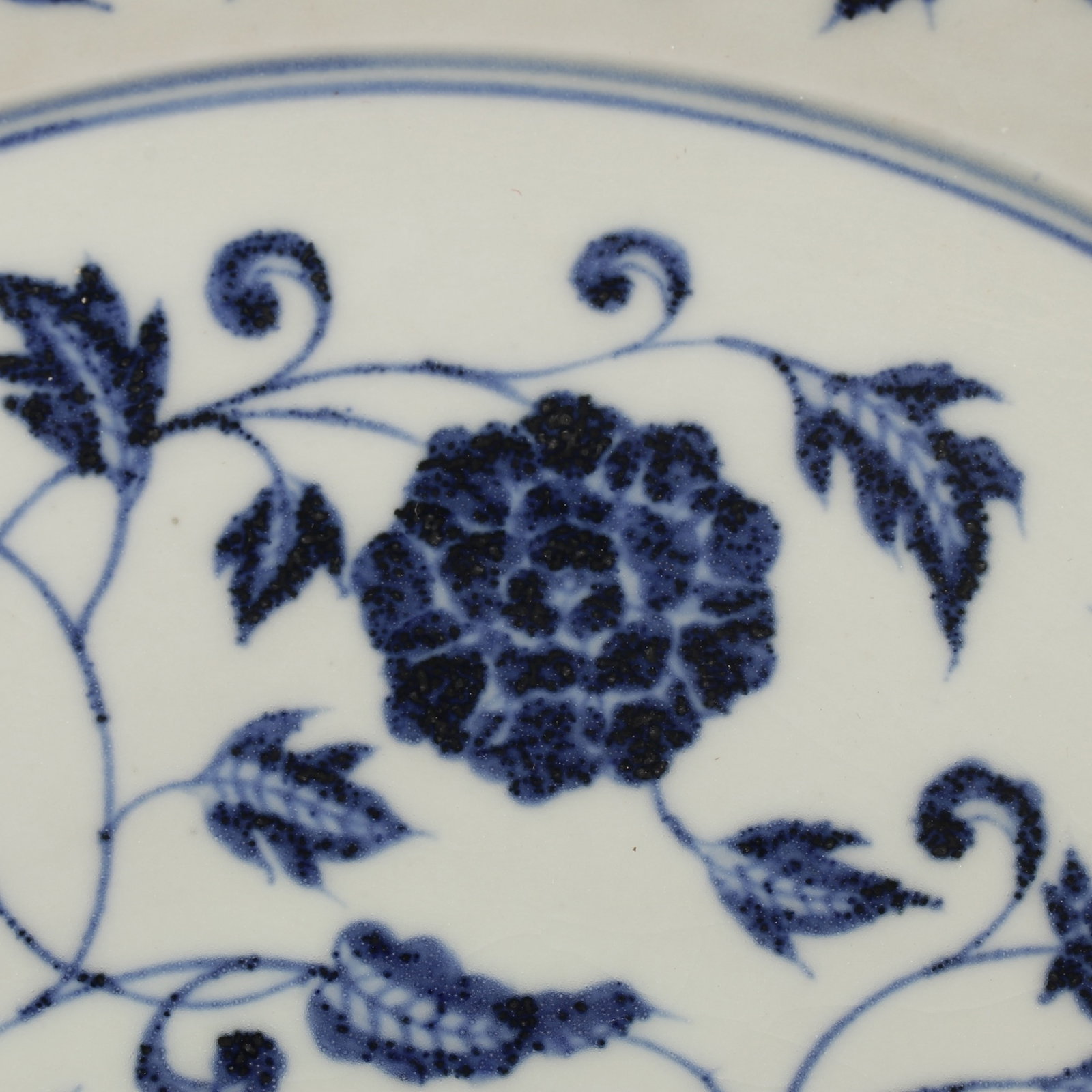 An Exquisite Blue and White Lotus Pattern Plate - 4