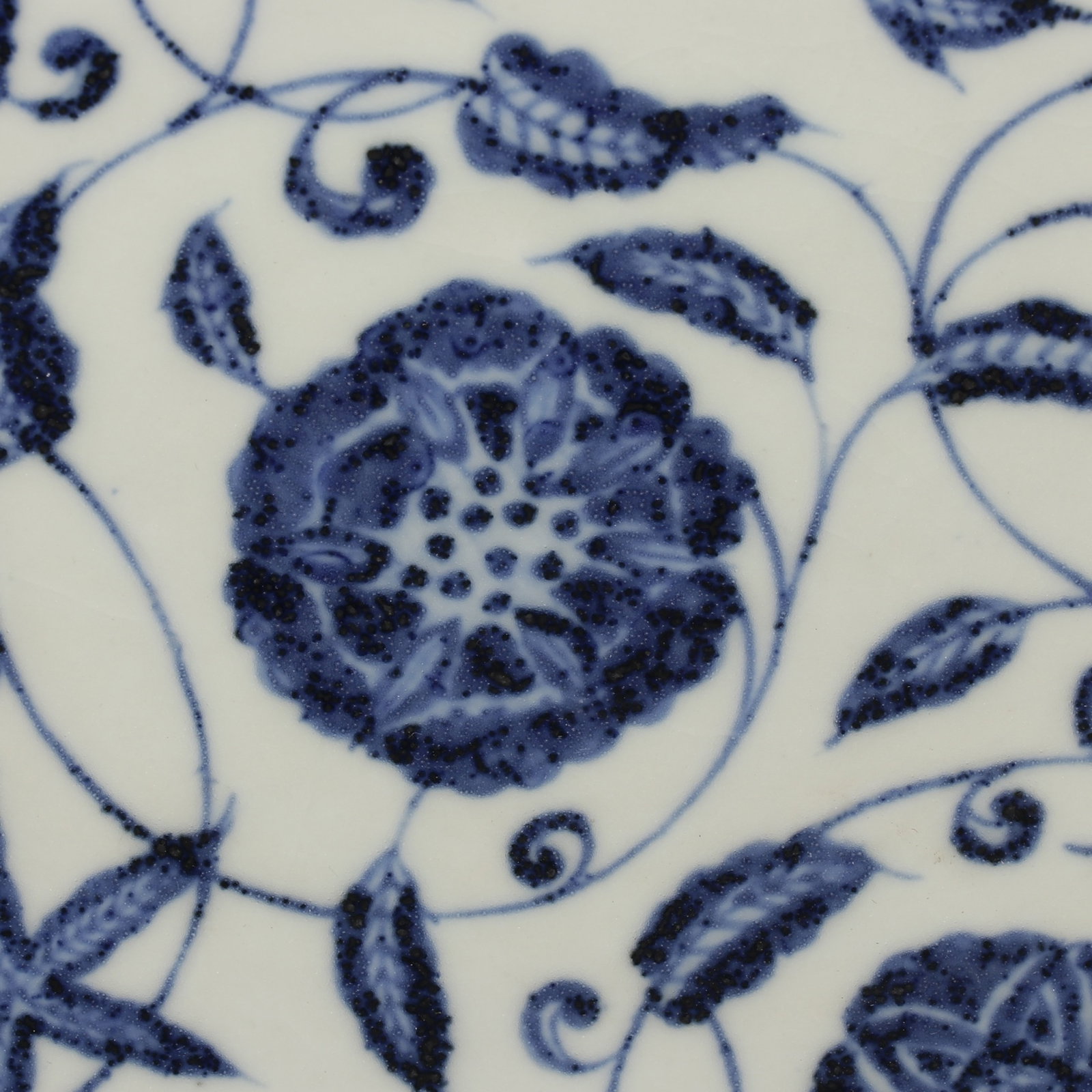 An Exquisite Blue and White Lotus Pattern Plate - 5