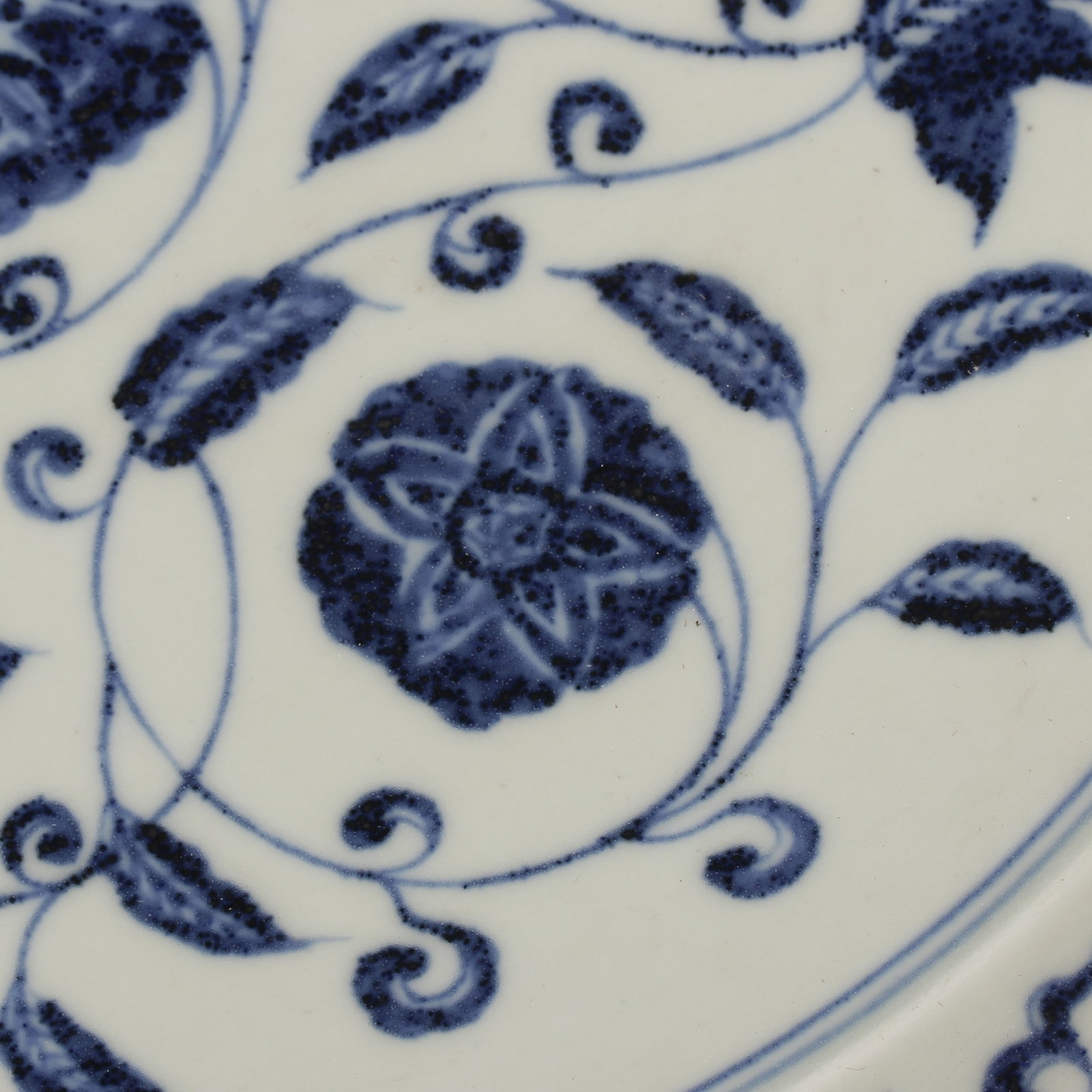 An Exquisite Blue and White Lotus Pattern Plate - 6
