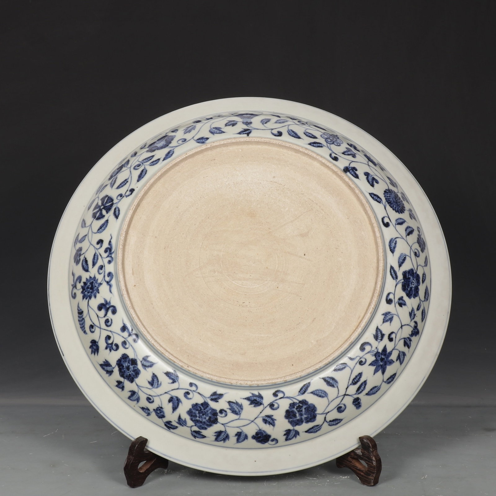 An Exquisite Blue and White Lotus Pattern Plate - 9