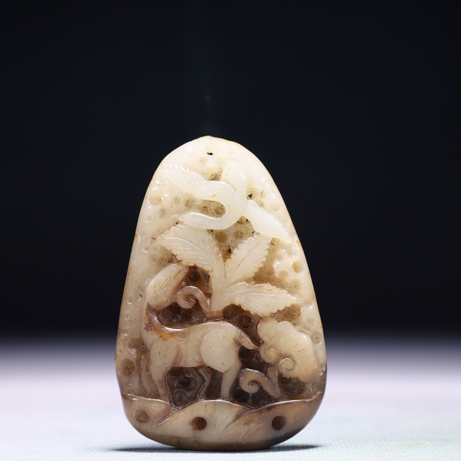 An Exquisite White Jade Sheep Pattern Pendant: An Exquisite White Jade Sheep Pattern Pendant,Qing Dynasty,China,Size:1.8inx2.8in,Weight:78.7g 白玉羊纹挂件,中国清代