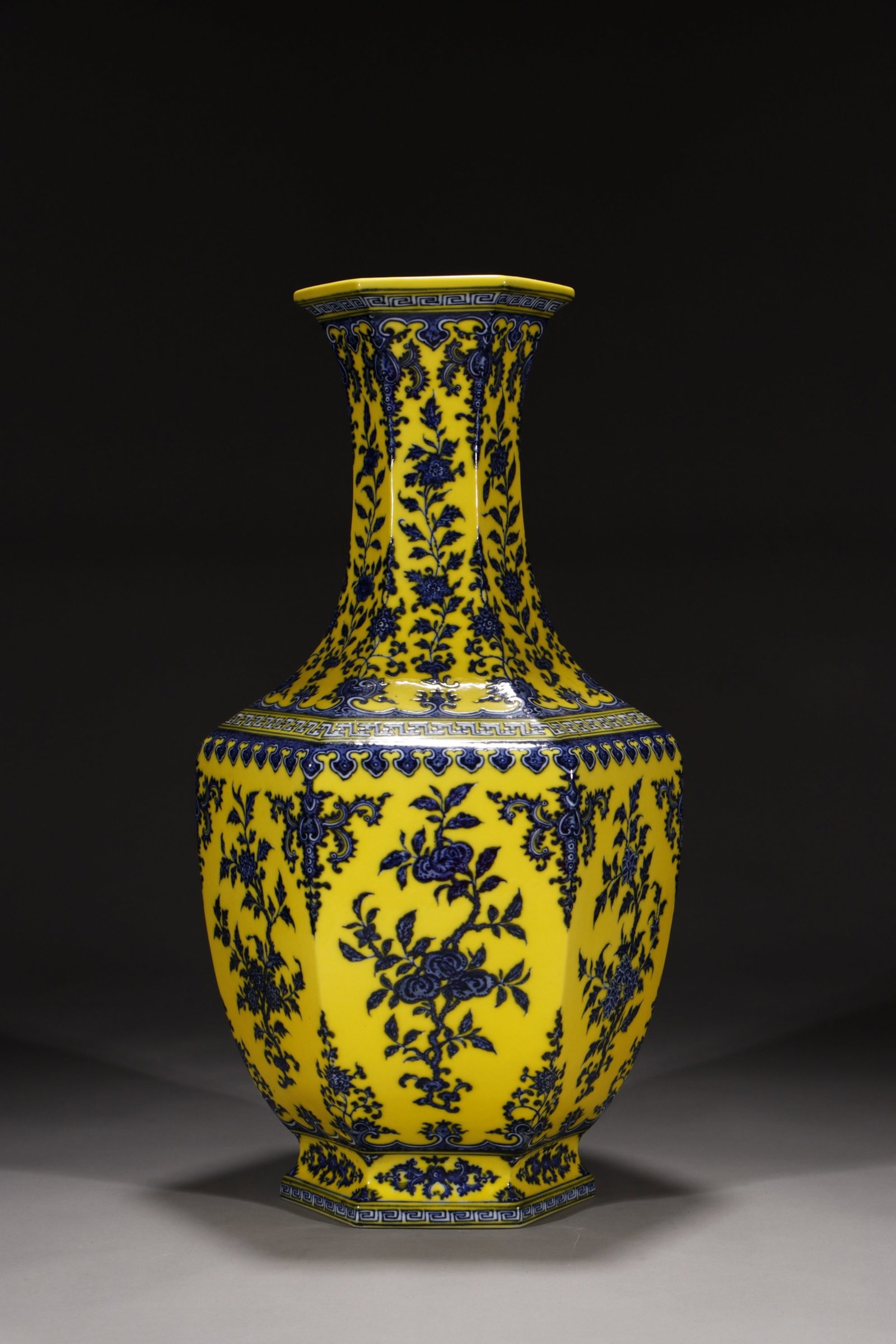 A Huge Yellow Ground Blue and White Flower and Fruit Pattern Vase: A Huge Yellow Ground Blue and White Flower and Fruit Pattern Vase,Qing Dynasty,China,Qianlong Six-character Mark,Size:18.7in 黄地青花花果纹瓶,中&#