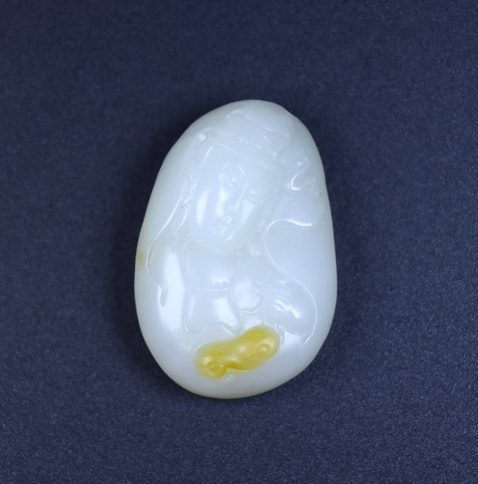 An Exquisite White Jade Figure Pattern Pendant: An Exquisite White Jade Figure Pattern Pendant,Qing Dynasty,China,Size:1.8inx1.2inx0.7in,Weight:36g 白玉人物纹挂件,中国清代