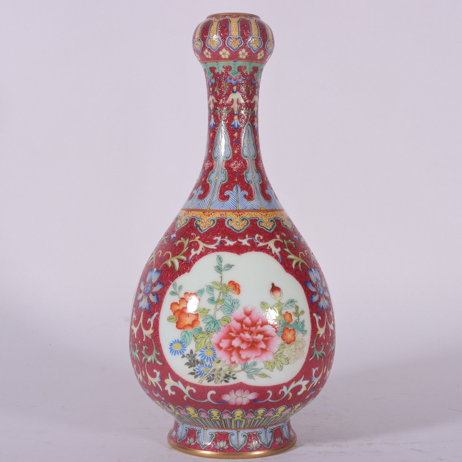 An Exquisite Famille-Rose Ruby Red-Glazed Painted Gold Flower Pattern Vase (1 of 8)