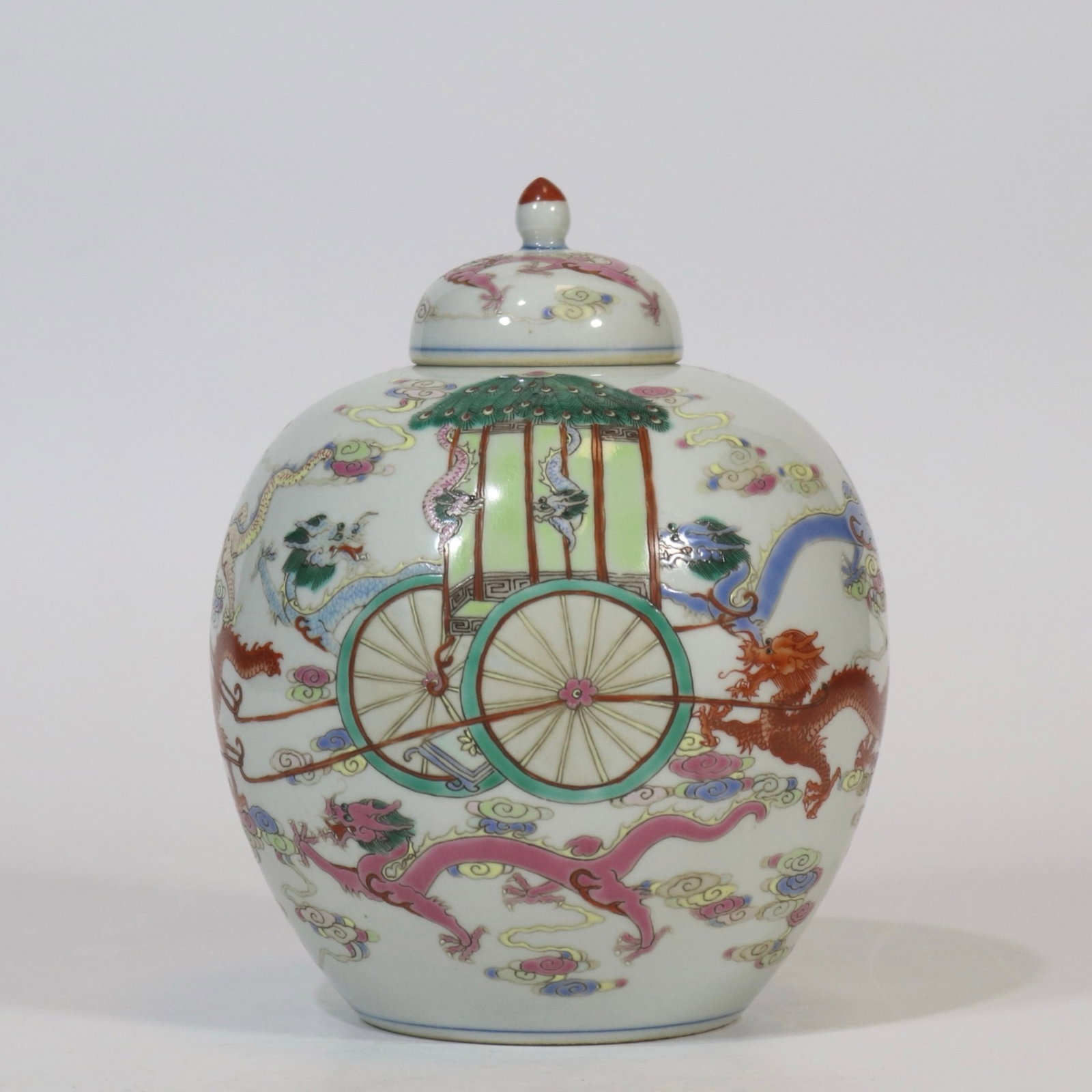 An Exquisite Famille-Rose Auspicious Cloud and Dragon Pattern Jar with Cover: An Exquisite Famille-Rose Auspicious Cloud and Dragon Pattern Jar with Cover,Qing Dynasty,China,Qianlong Six-character Mark,Size:6.5inx4.9in ????????,????,?????