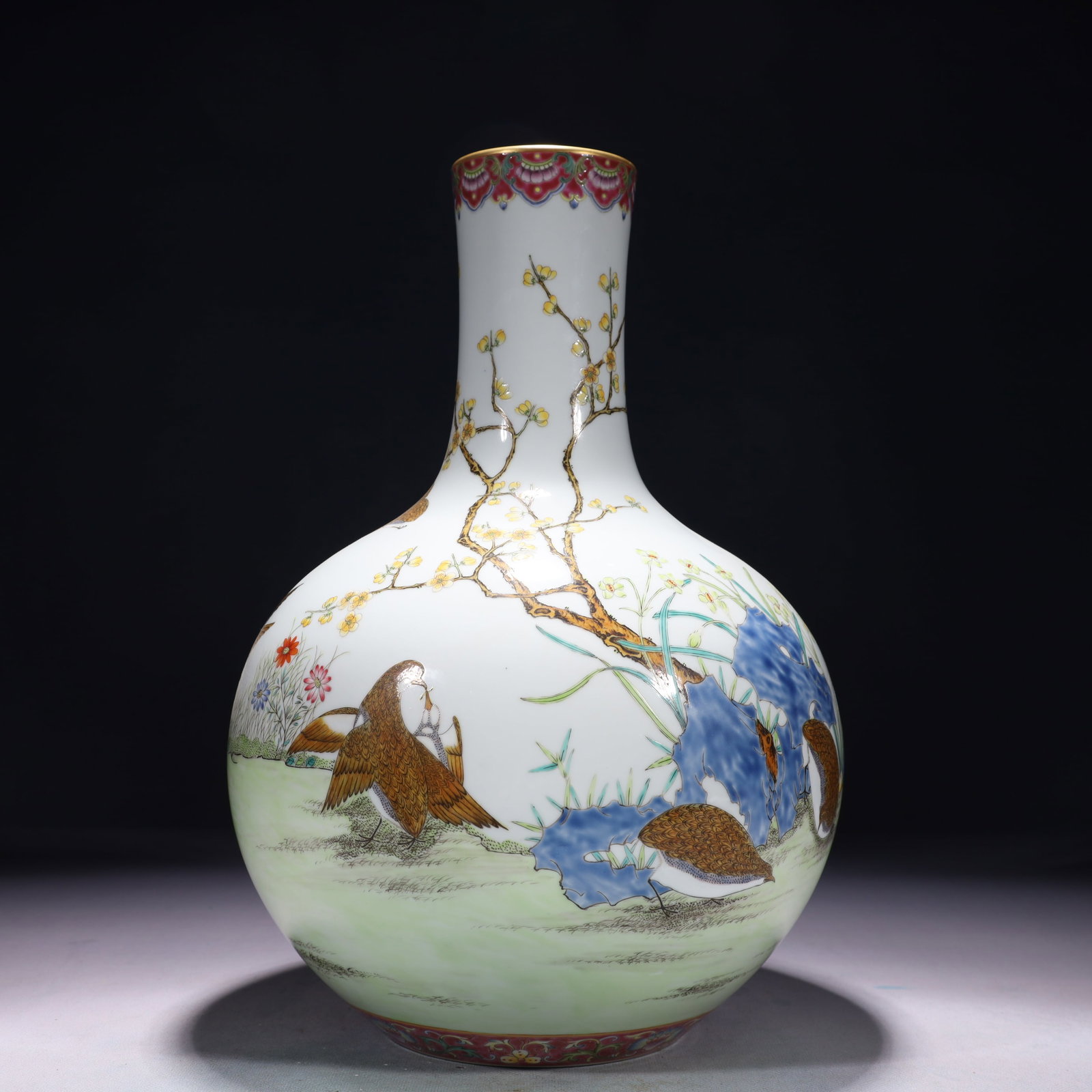 An Exquisite Famille-Rose Painted Gold Flower and Bird Pattern Vase: An Exquisite Famille-Rose Painted Gold Flower and Bird Pattern Vase,Qing Dynasty,China,Yongzheng Six-character Mark,Size:9.4inx14.2in,Weight:3650g 粉彩描金花鸟ń