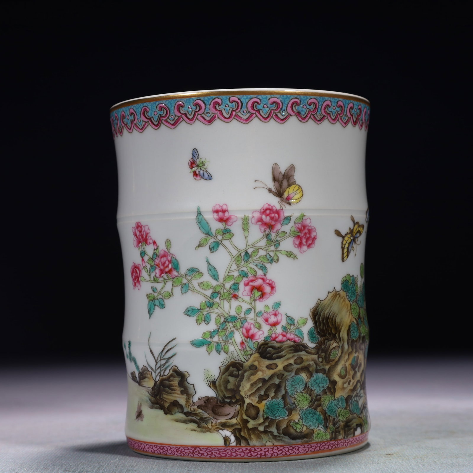 An Exquisite Famille-Rose Flower and Butterfly Pattern Brush Pot,with poem: An Exquisite Famille-Rose Flower and Butterfly Pattern Brush Pot,with poem,Qing Dynasty,China,Yongzheng Four-character Mark,Size:3.9inx5.1in,Weight:500g 粉彩花卉蝴蝶