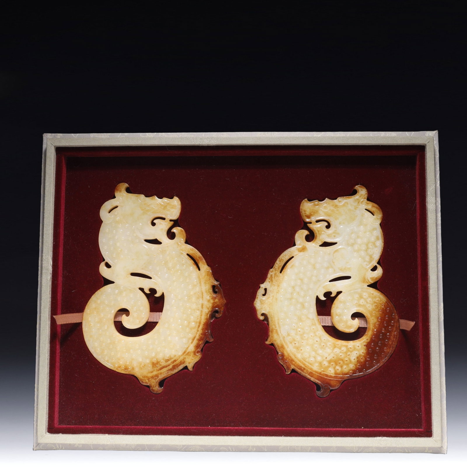 A Pair of Exquisite White Jade Dragon Pattern Pendants: A Pair of Exquisite White Jade Dragon Pattern Pendants,Han Dynasty, China,Size:5.9inx0.2inx3.9in,Weight:231.9g 一对白玉龙纹佩,中国汉代