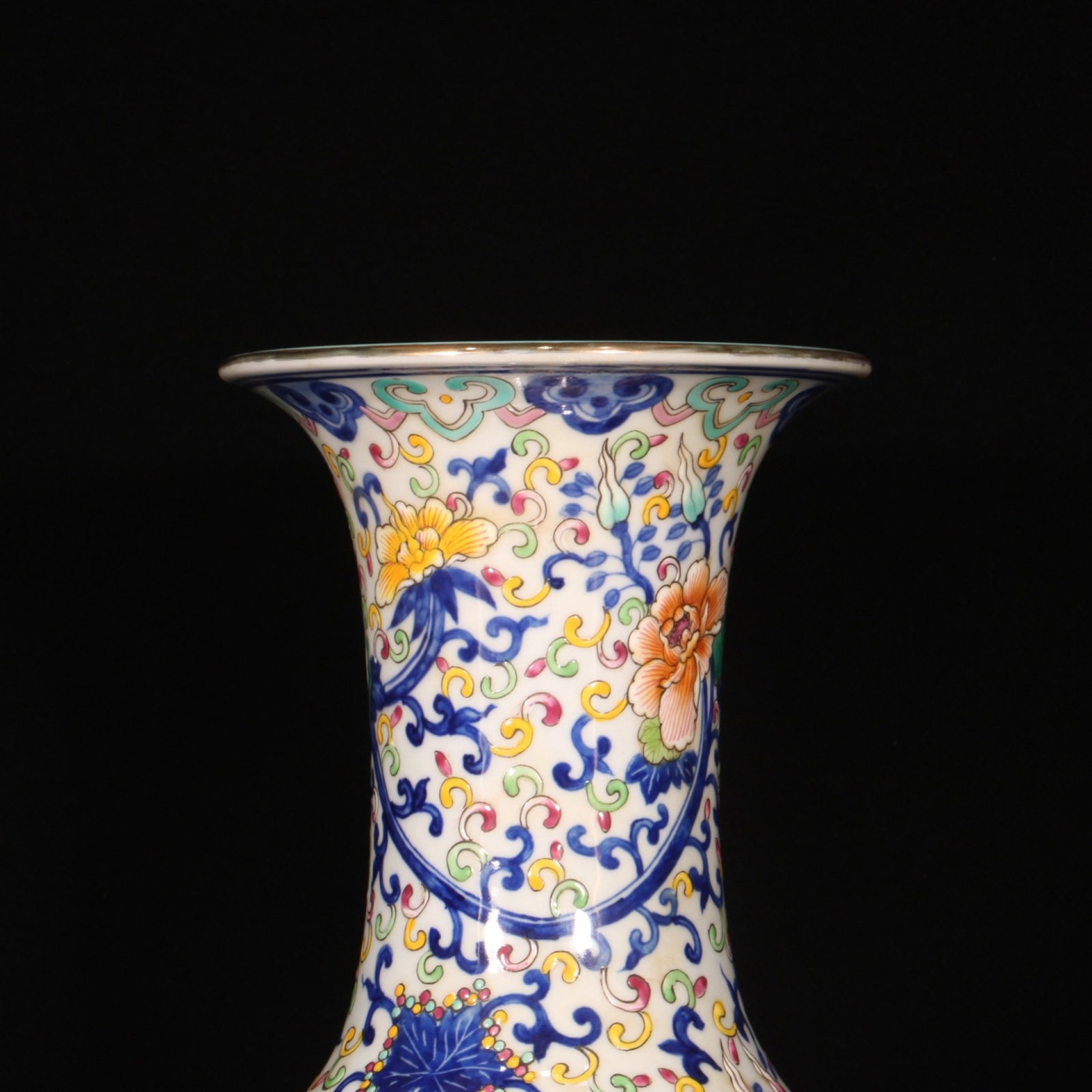 A Rare Enamel Lotus Pattern Vase - 2