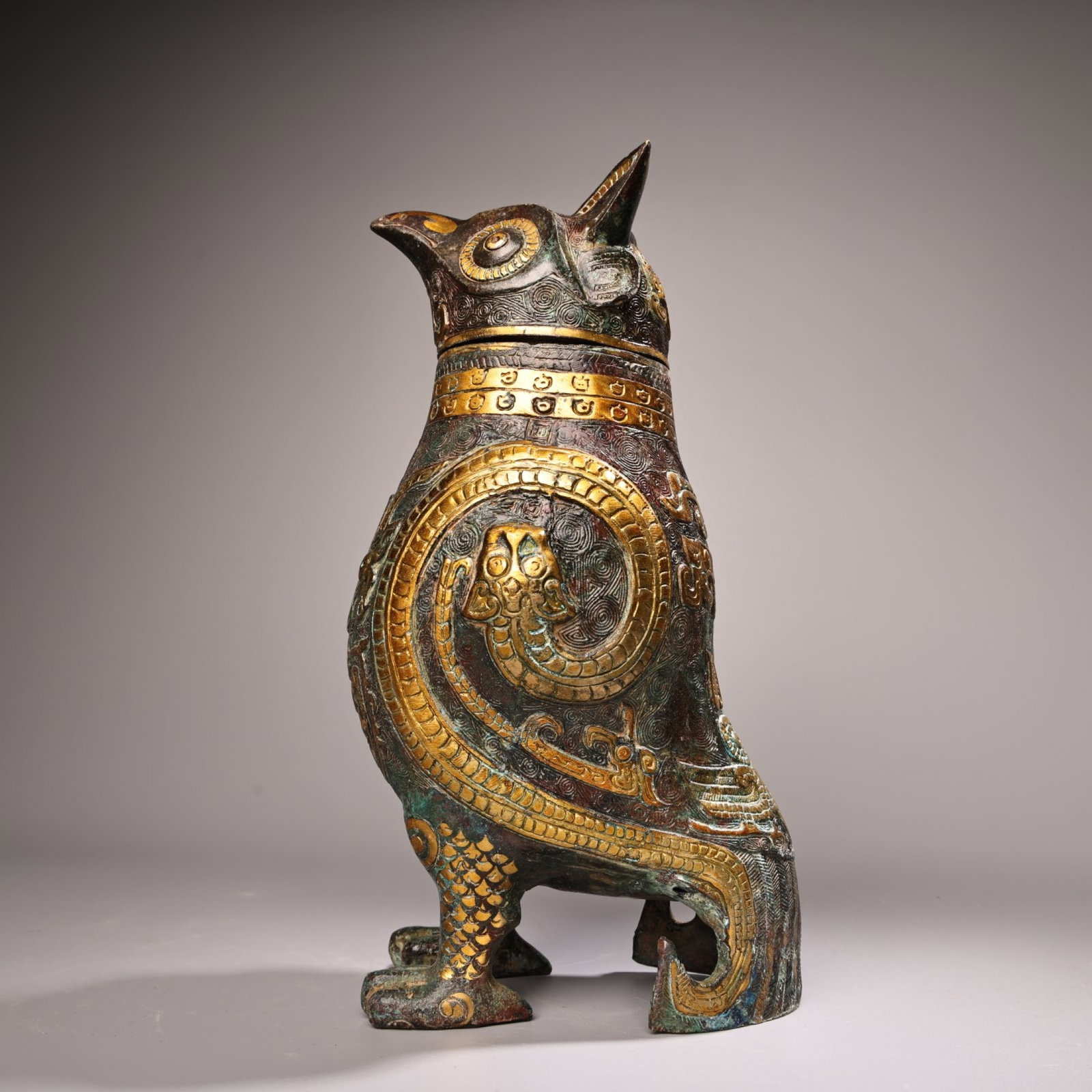 An Exquisite Bronze Inlaid Gold Beast-Face Pattern Bird Ornament: An Exquisite Bronze Inlaid Gold Beast-Face Pattern Bird Ornament,the Warring States period in China,Size:10.6inx5.9in,Weight:1800g