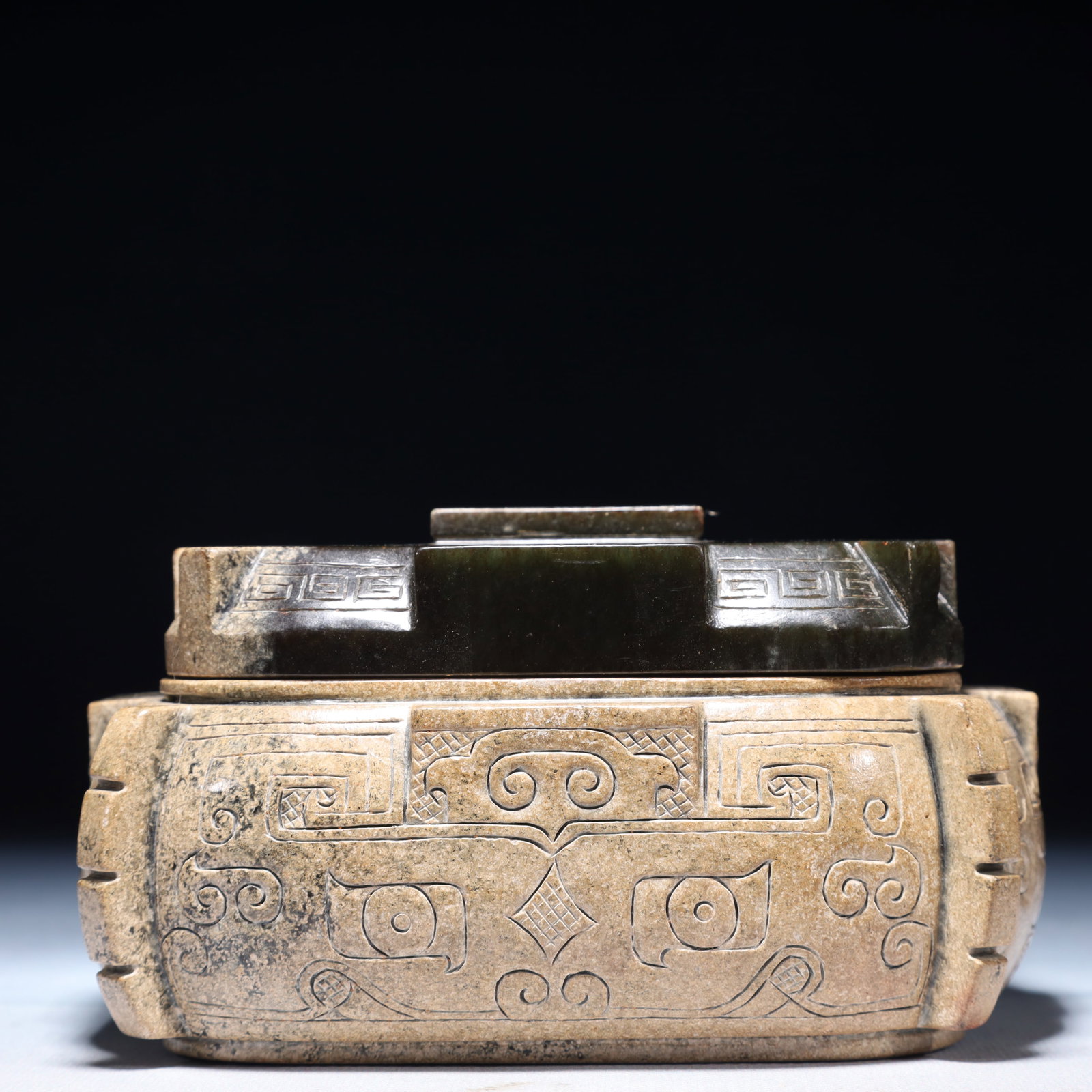 An Archaic Archaic Jade Beast-Face Pattern Jar with Cover (1 of 7)