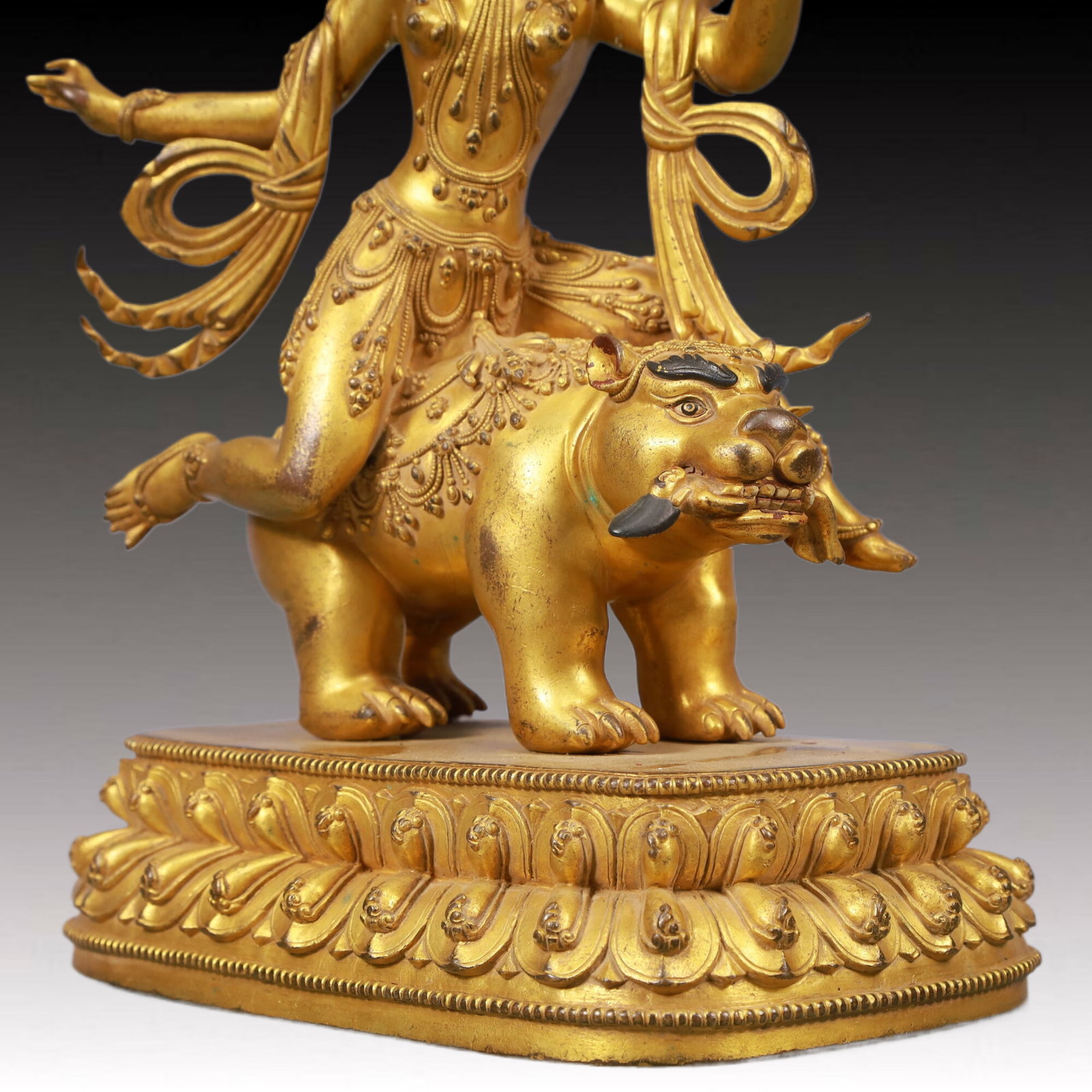 A Solemn Gilt Bronze Buddha Statue - 6