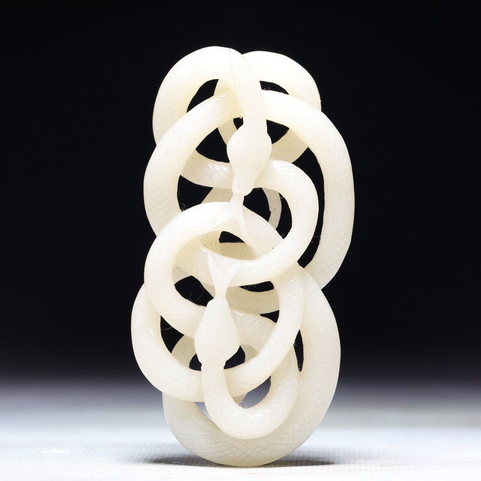 An Exquisite White Jade Snake Patten Pendant: An Exquisite White Jade Snake Patten Pendant,Qing Dynasty,China,Size:1.6inx3.3in,Weight:60g 白玉蛇纹佩,中国清代
