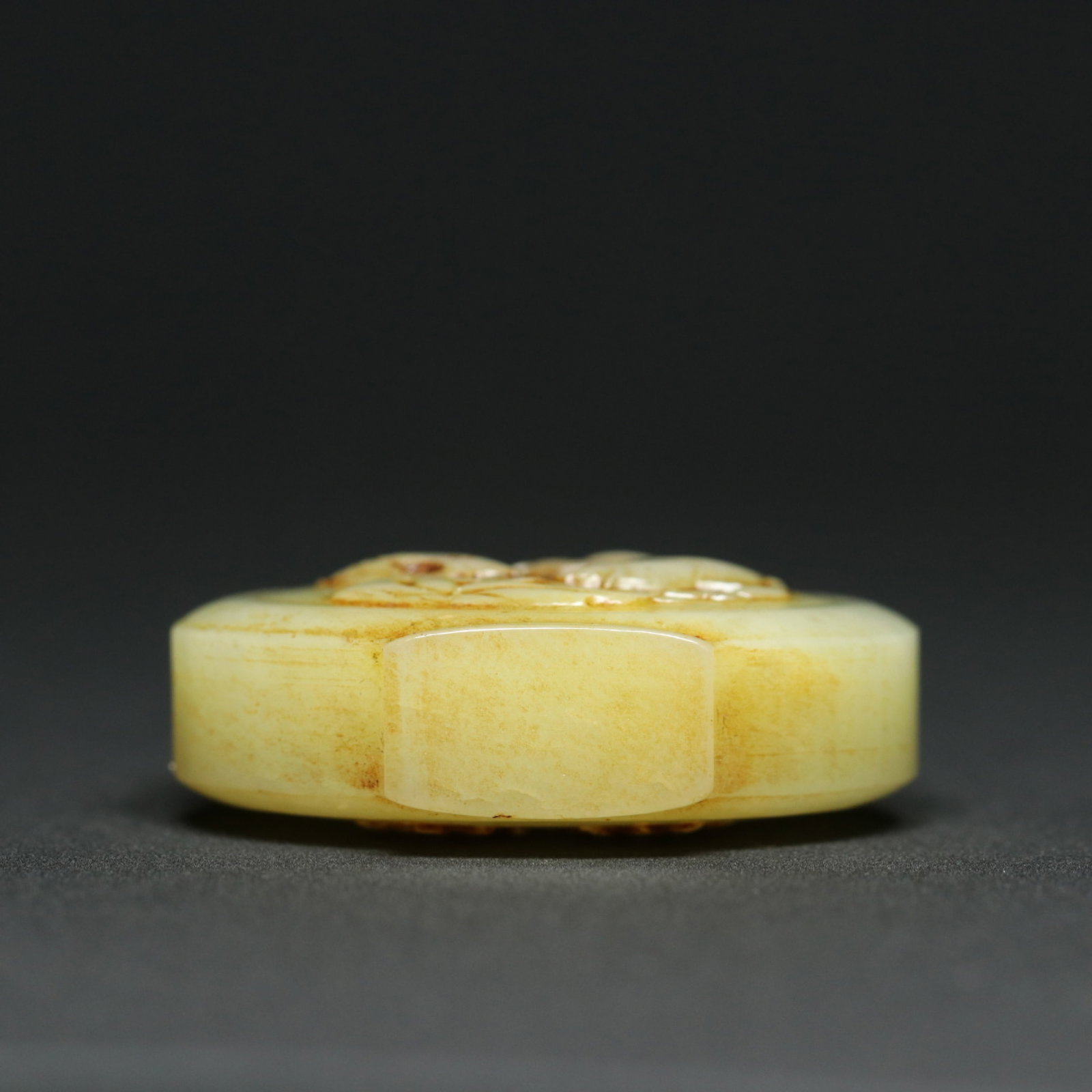 An Exquisite White Jade Fish Pattern Snuff Bottle - 3