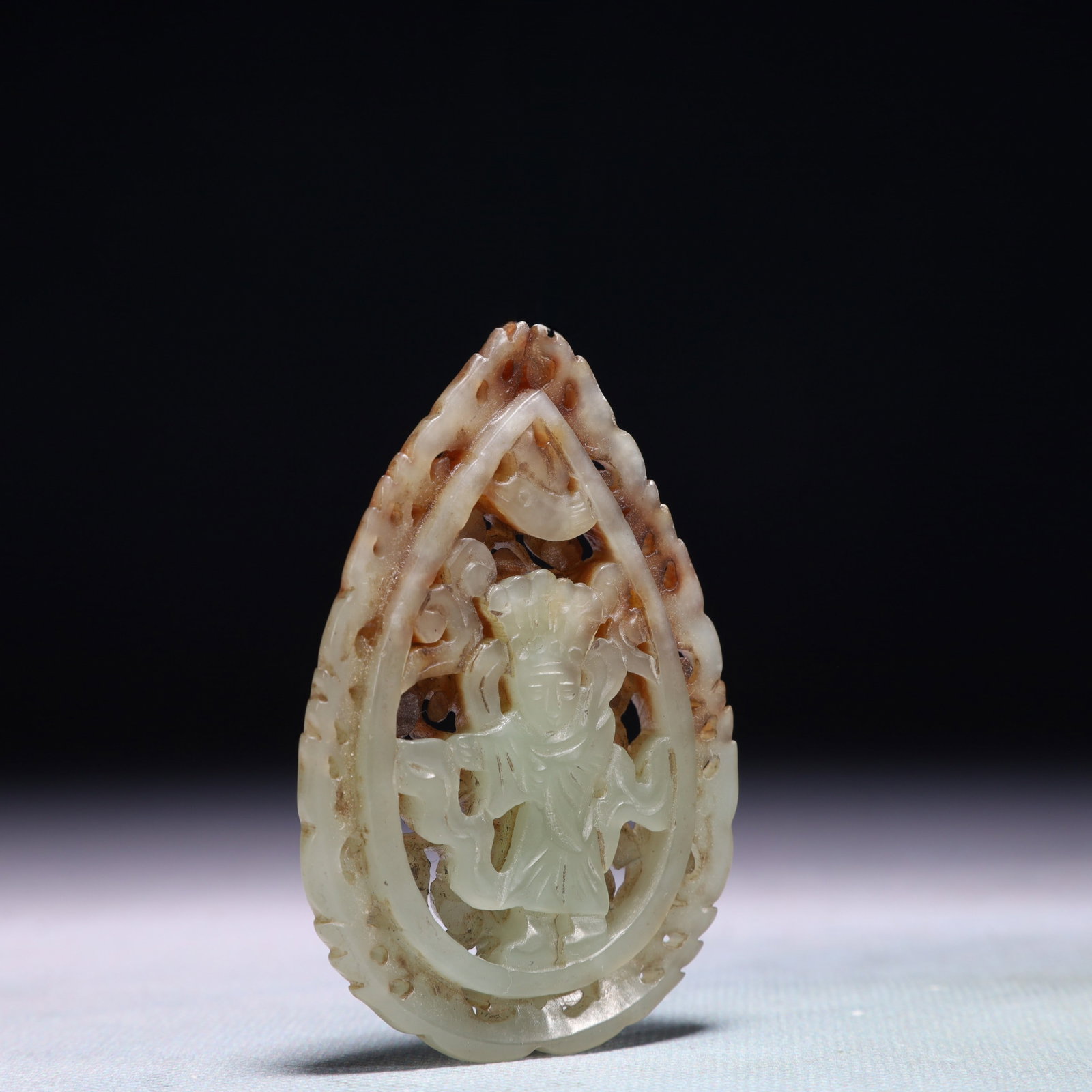 An Exquisite White Jade Figure Pattern Pendant - 3