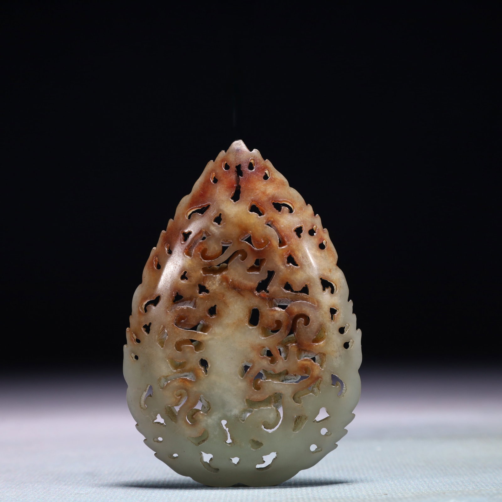 An Exquisite White Jade Figure Pattern Pendant - 4