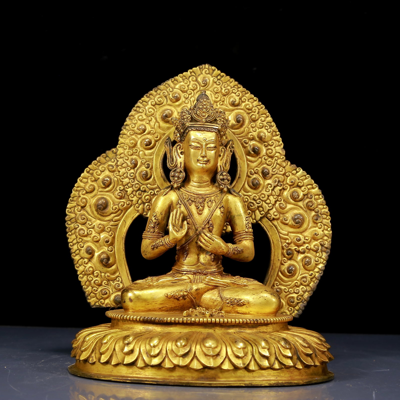 A Solemn Gilt Bronze Statue of Bodhisattva: A Solemn Gilt Bronze Statue of Bodhisattva,Ming Dynasty, China,Size:8.3inx7.5inx10.2in,Weight:4420g 铜鎏金菩萨像，明代