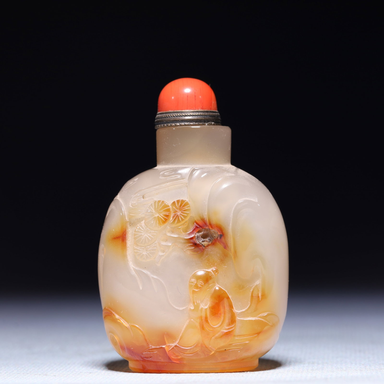 An Exquisite Agate Figure Pattern Snuff Bottle: An Exquisite Agate Figure Pattern Snuff Bottle,Qing Dynasty,China,Size:1.6inx0.8inx2.6in,Weight:53.5g 玛瑙人物纹鼻烟壶,中国清代