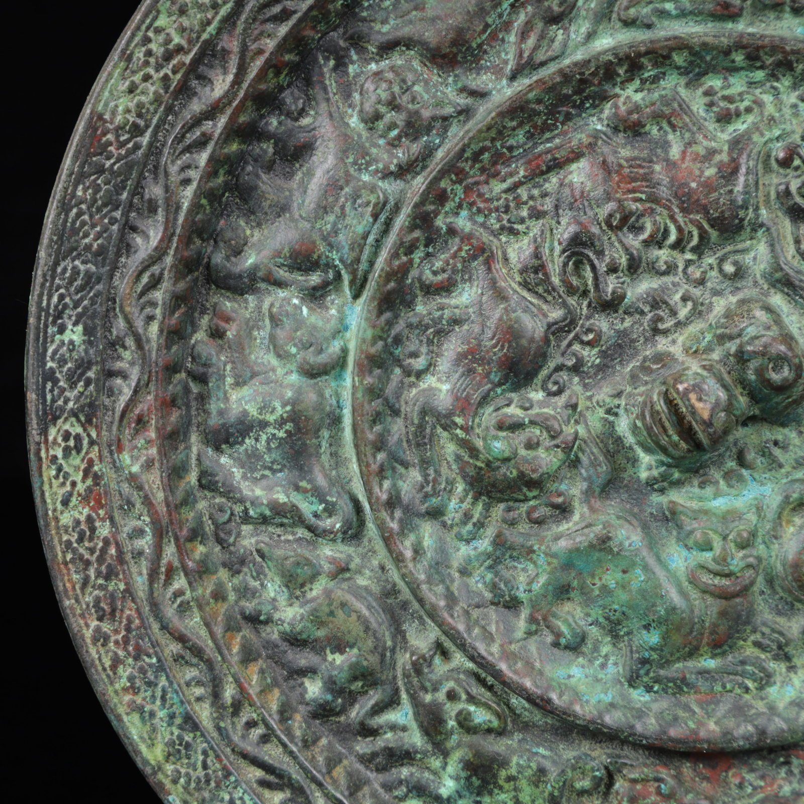 An Archaic Bronze Animal Pattern Round Mirror - 4