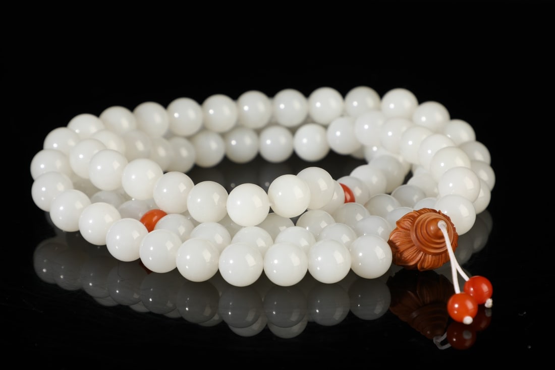 An Exquisite White Jade Bracelets: An Exquisite White Jade Bracelets,Qing Dynasty,China,Weight:305g