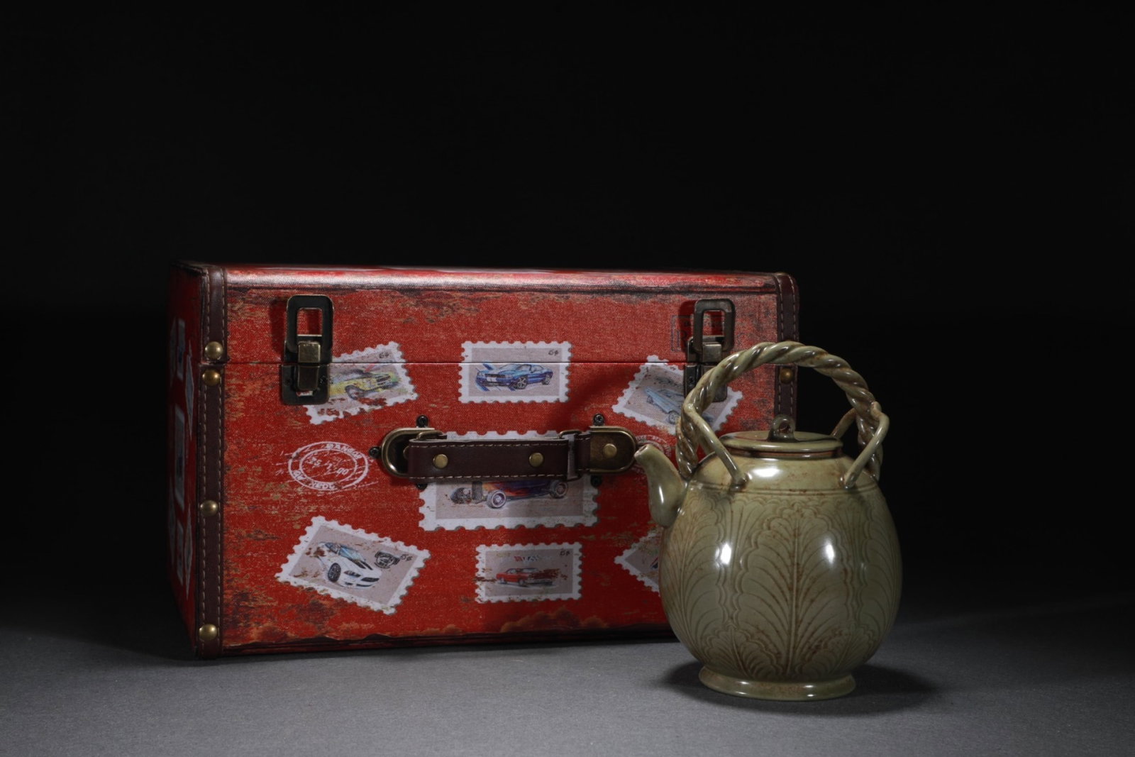 An Exquisite Yue yao Flower Pattern Loop-Handled Pot: An Exquisite Yue yao Flower Pattern Loop-Handled Pot,Tang Dynasty,China,Size:7.9inx5.9in 越窑花卉纹提梁壶,中国唐代