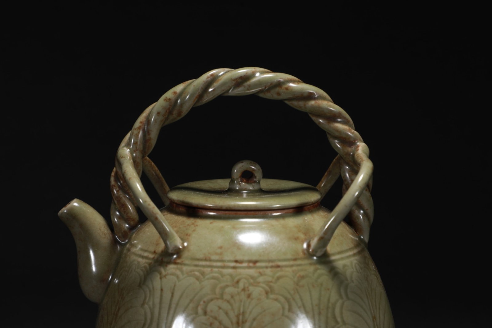 An Exquisite Yue yao Flower Pattern Loop-Handled Pot - 3