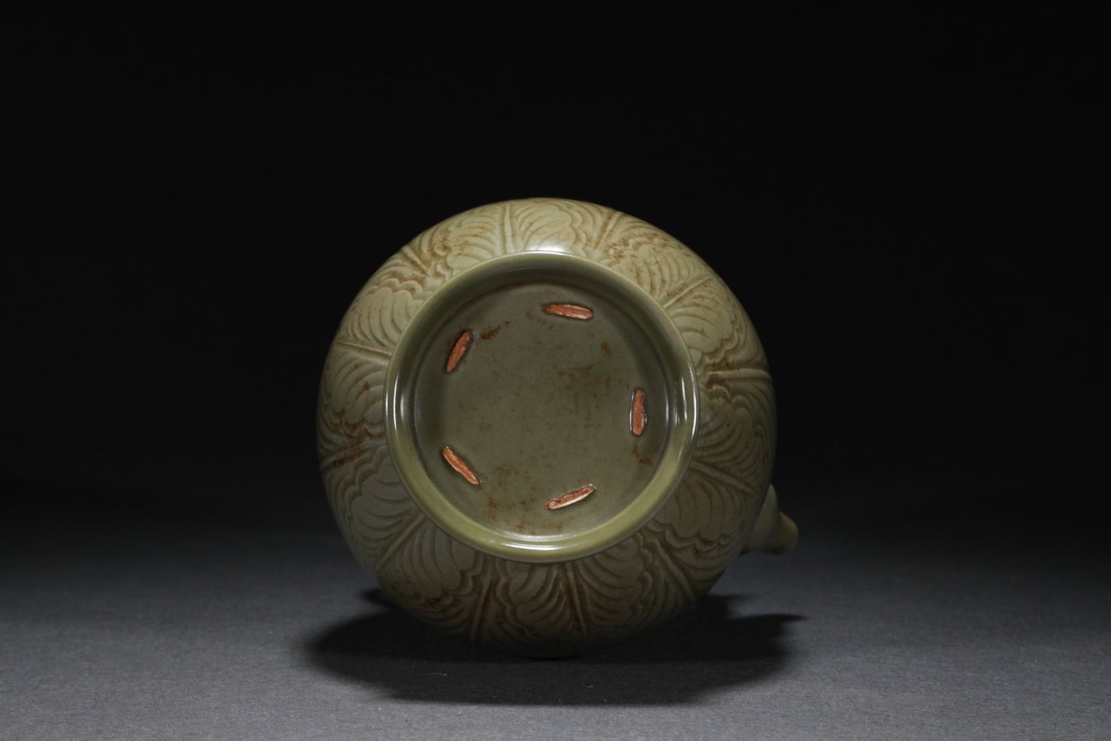 An Exquisite Yue yao Flower Pattern Loop-Handled Pot - 9