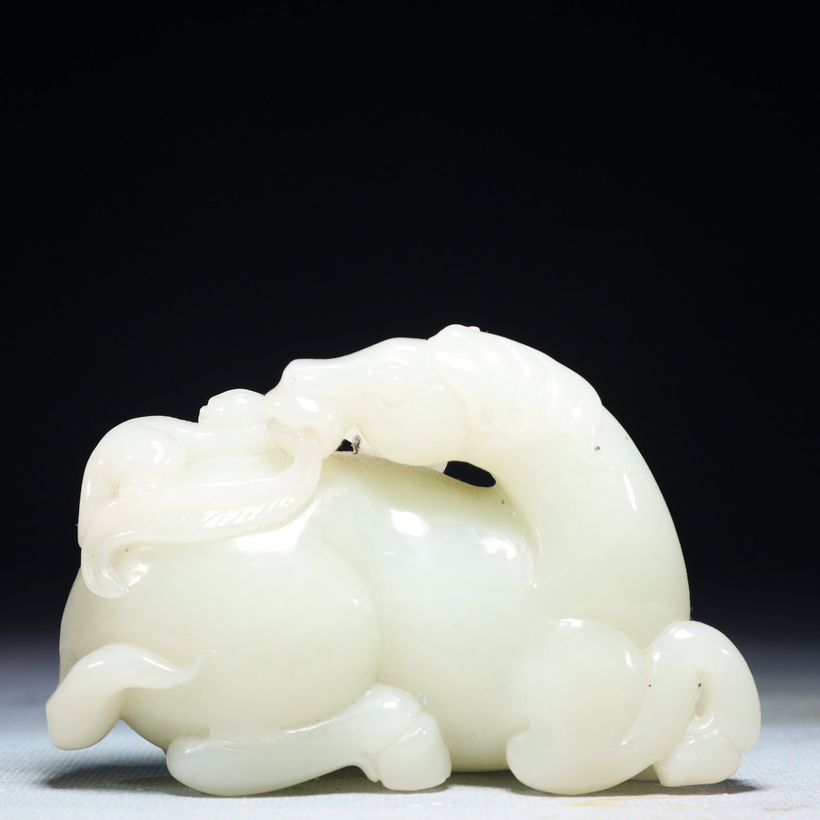 An Exquisite White Jade Horse Ornament: An Exquisite White Jade Horse Ornament,Qing Dynasty,China,Size:3.9inx1.6inx2.4in,Weight:339.6g 白玉马摆件,中国清代