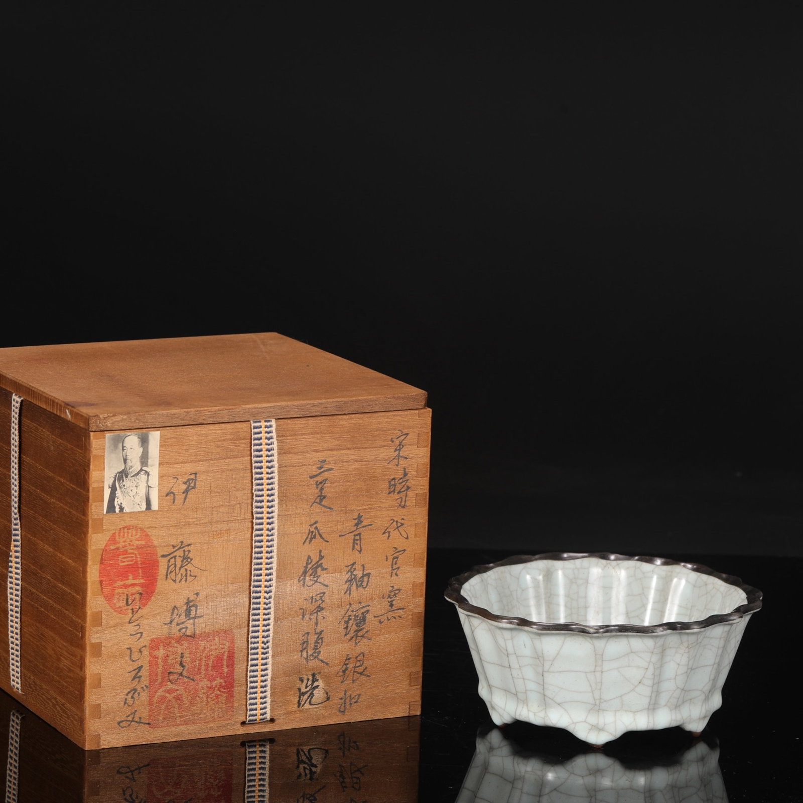 An Exquisite Guan yao Celadon Glazed Cover with Silver Tripod Brush Washer,with an Imperial Poem by: An Exquisite Guan yao Celadon Glazed Cover with Silver Tripod Brush Washer,with an Imperial Poem by Emperor Qianlong,Song Dynasty,China,Size:3inx6.9in 官窑青釉银口&