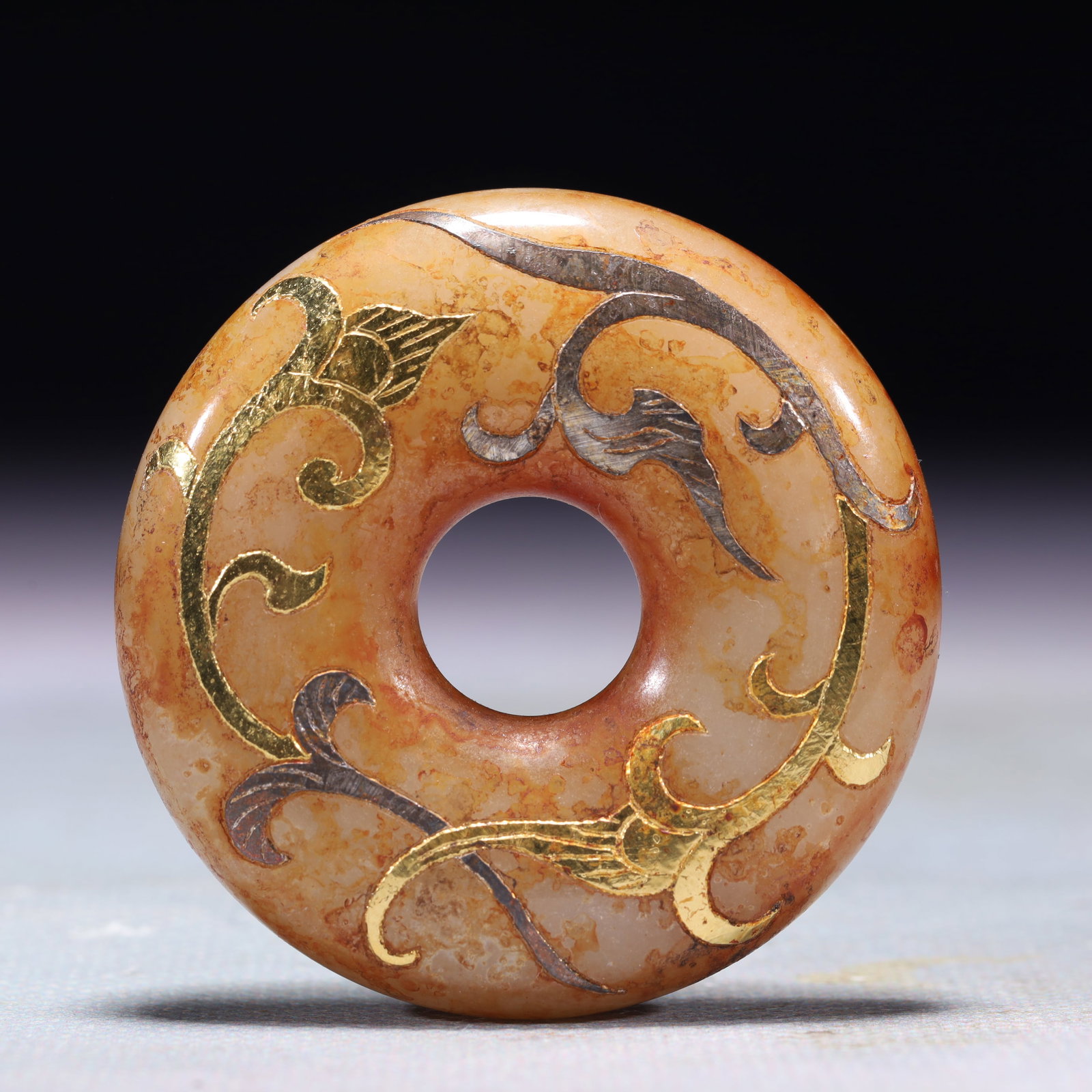 An Exquisite White Jade Inlaid Gold and Silver Pendant: An Exquisite White Jade Inlaid Gold and Silver Pendant,Qing Dynasty,China,Size:2inx0.4in,Weight:58.5g 白玉错金银挂件,中国清代