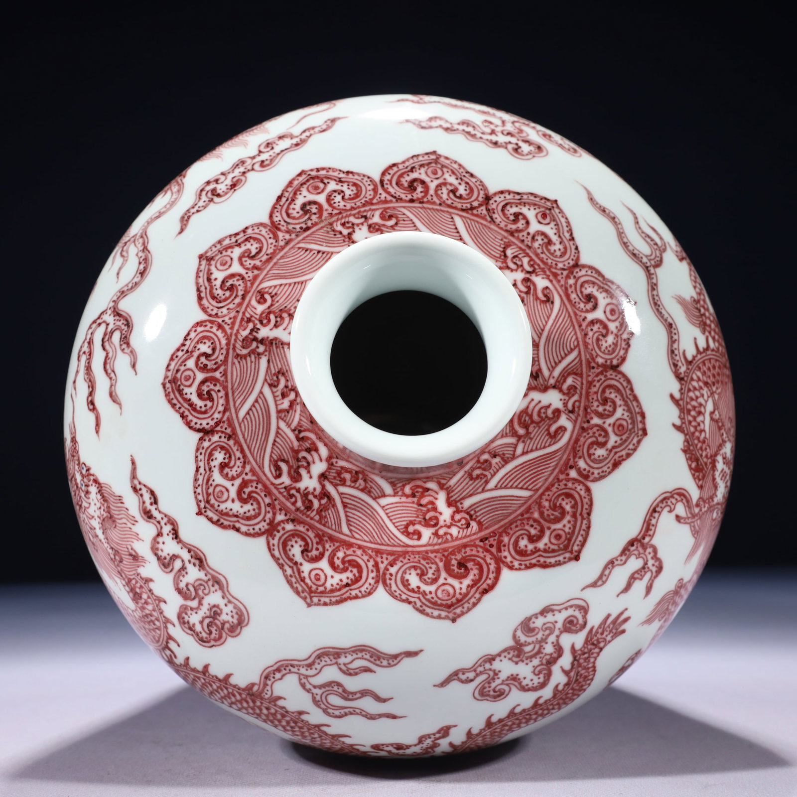 An Exquisite Ruby Red-Glazed Auspicious Cloud and Dragon Pattern Vase - 10