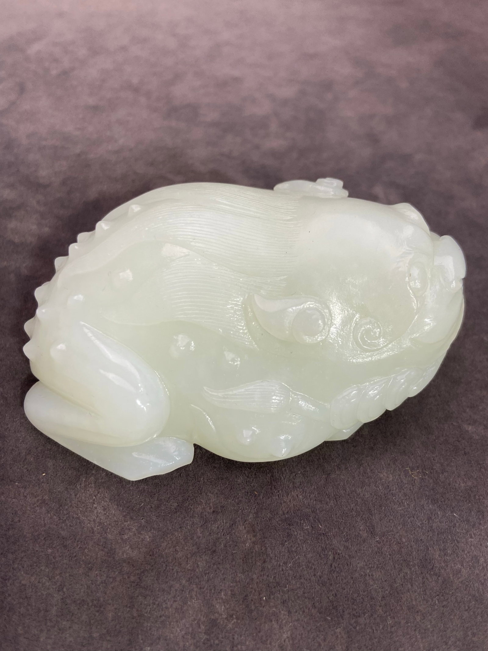 An Exquisite White Jade Golden Toad Hand Piece: An Exquisite White Jade Golden Toad Hand Piece,Qing Dynasty,China,Size:3.3inx2.5inx1.5in,Weight:273g 白玉金蟾手把件,中国清代