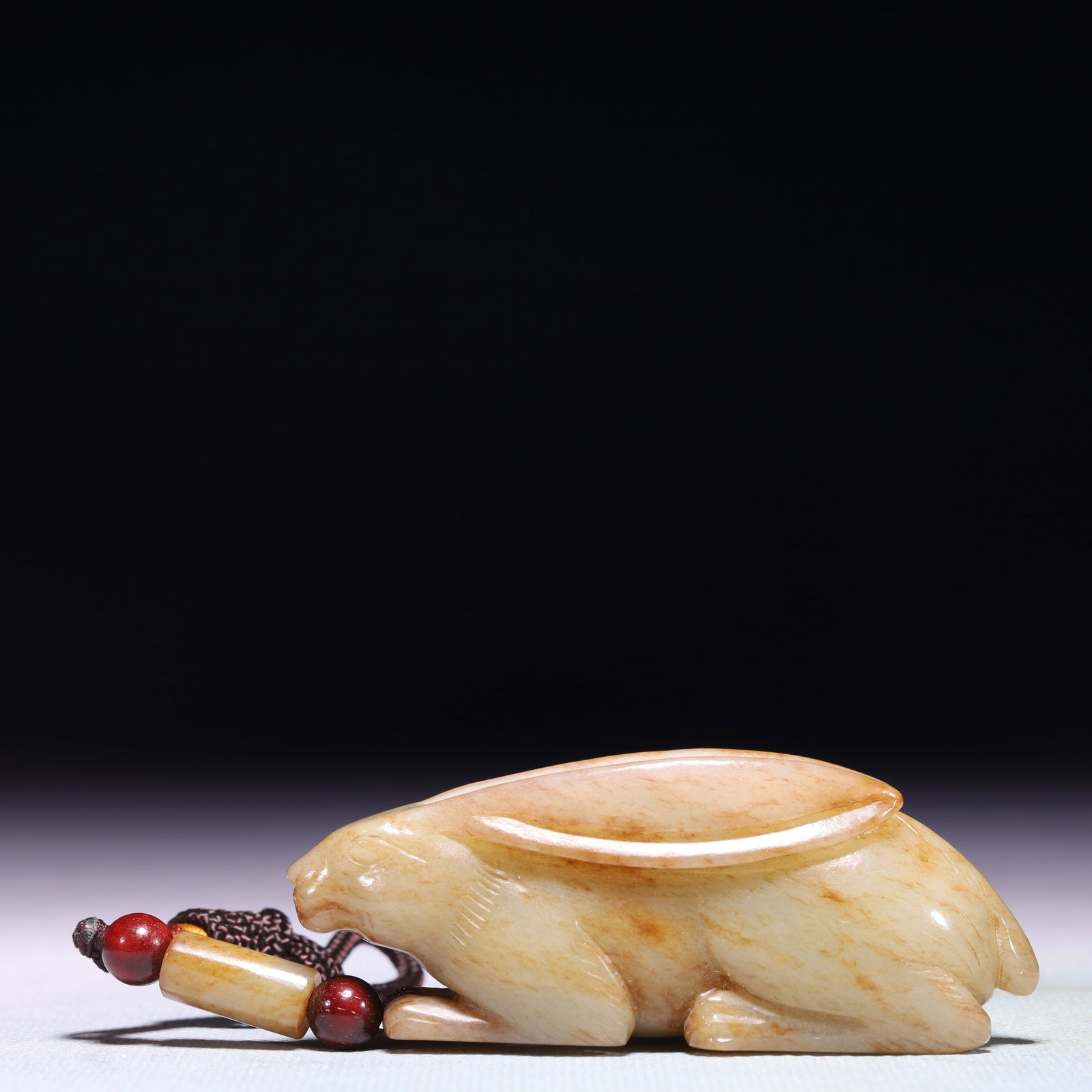 An Exquisite White Jade Rabbit Ornament: An Exquisite White Jade Rabbit Ornament,Qing Dynasty,China,Size:3.1inx0.8inx1.2in,Weight:113.8g 白玉兔子摆件,中国清代