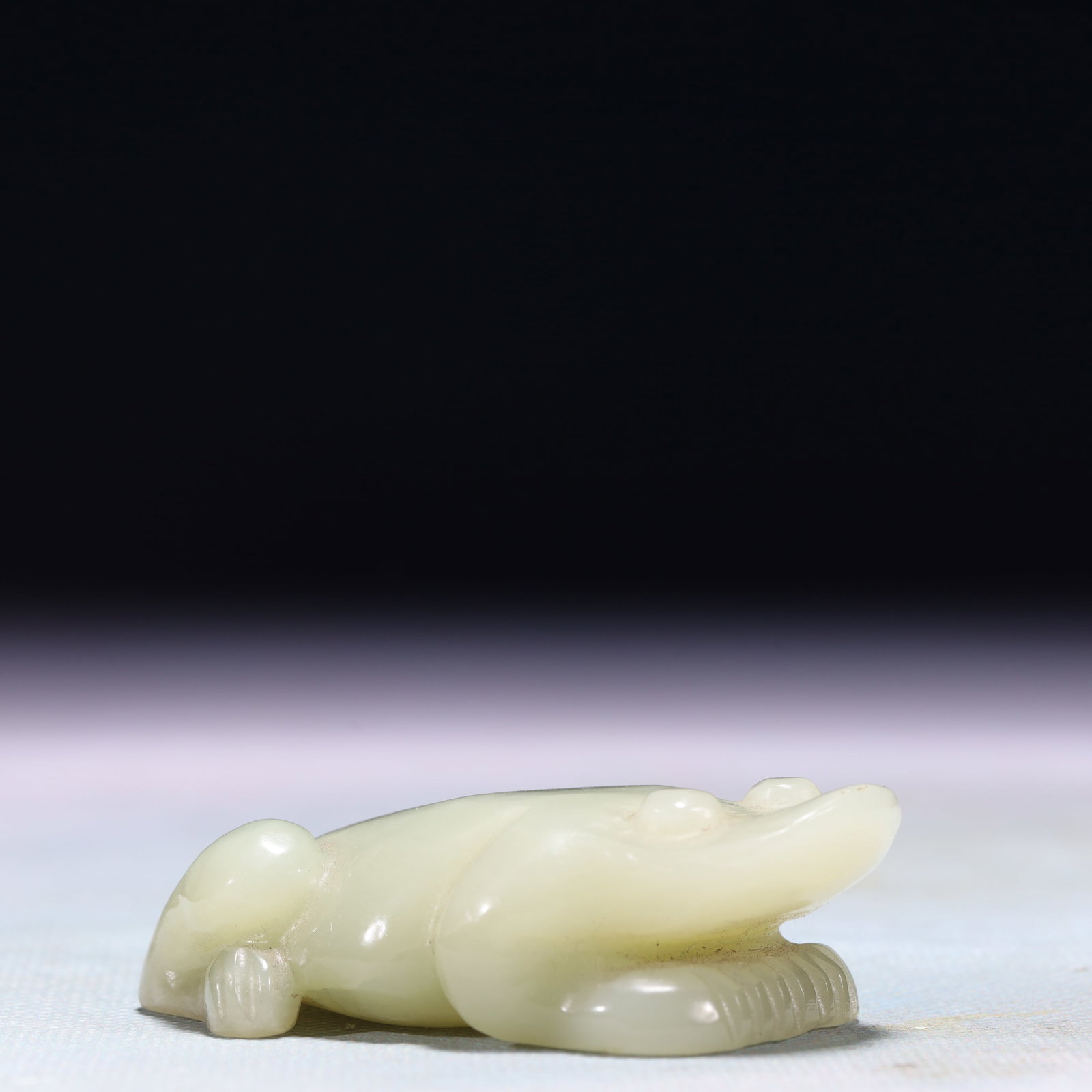 An Exquisite White Jade Frog Ornament - 2