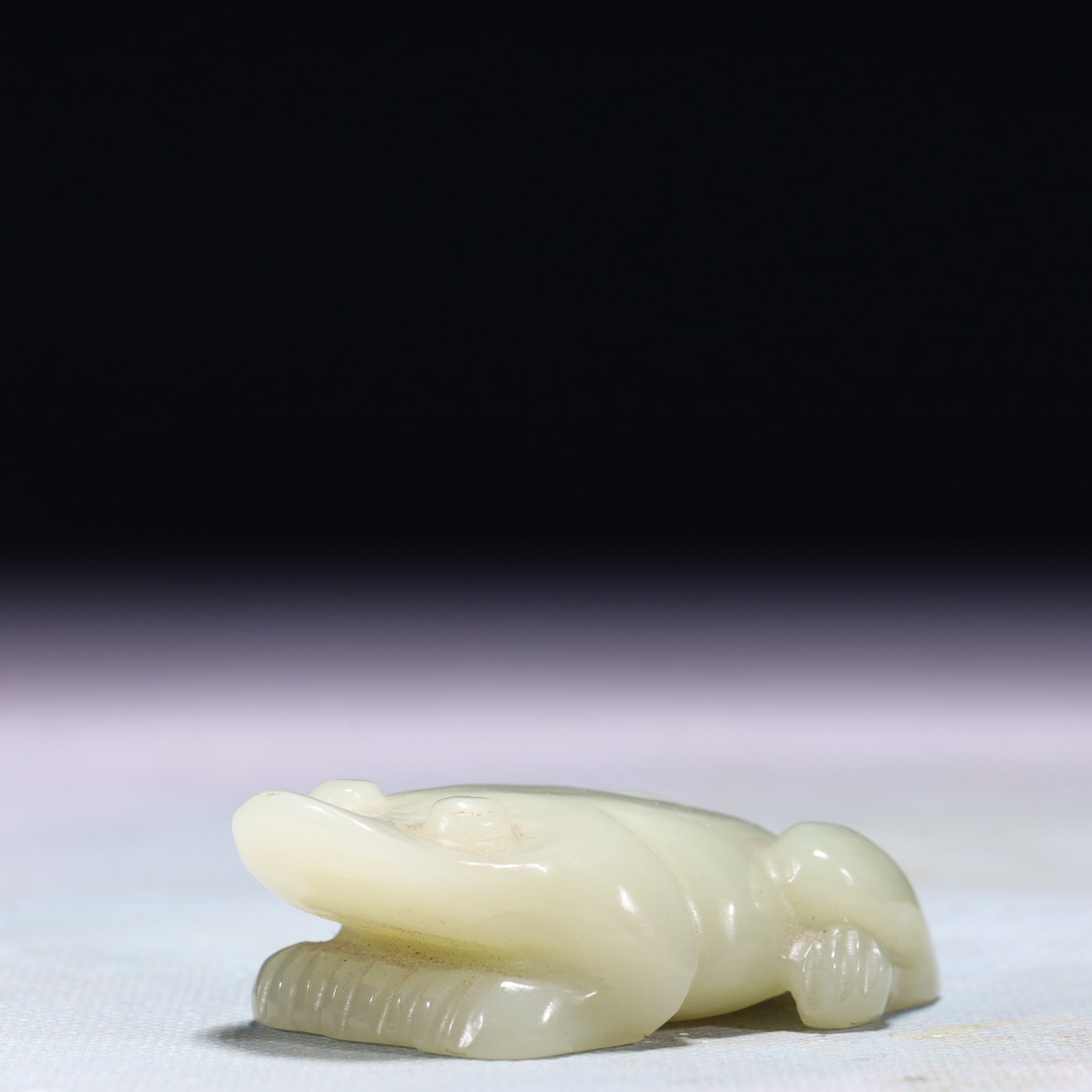 An Exquisite White Jade Frog Ornament - 3