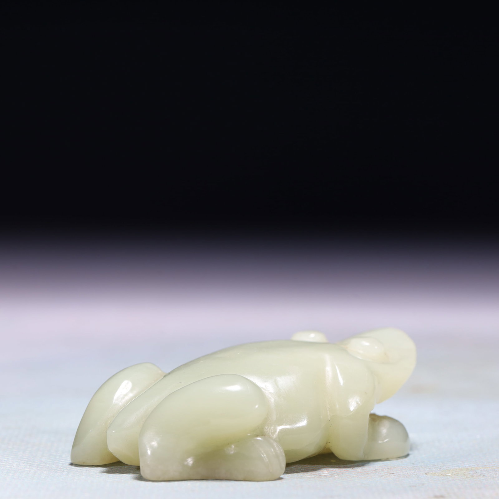An Exquisite White Jade Frog Ornament - 6