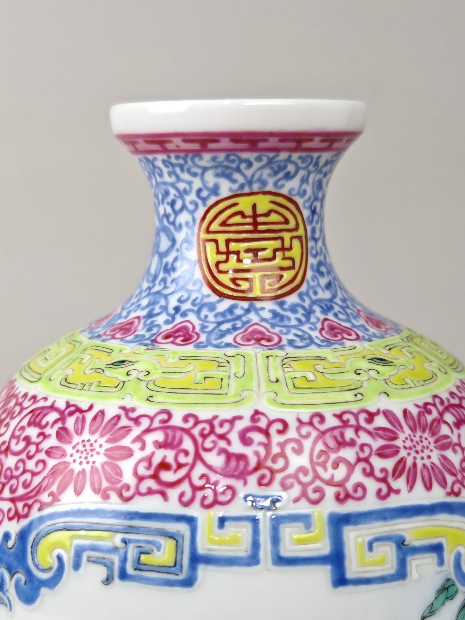 An Exquisite Enamel Ruby Red-Glazed Flower and Bird Pattern Vase - 5