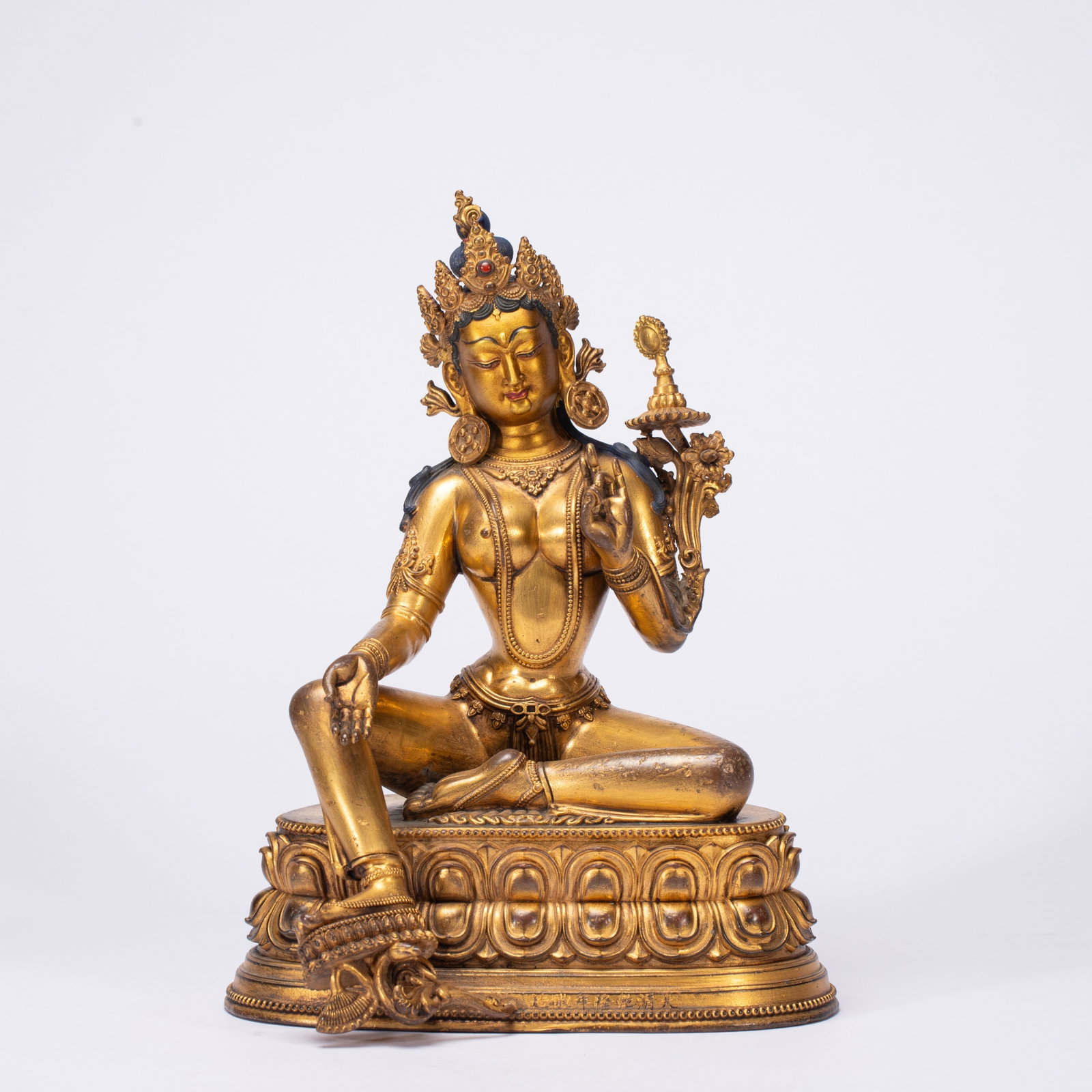 A Solemn Gilt Bronze Statue of Tara: A Solemn Gilt Bronze Statue of Tara,Qing Dynasty,China,Qianlong Mark,Size:6.1inx5.1inx8.3in,Weight:1720g 铜鎏金度母像,中国清代,乾Ɓ