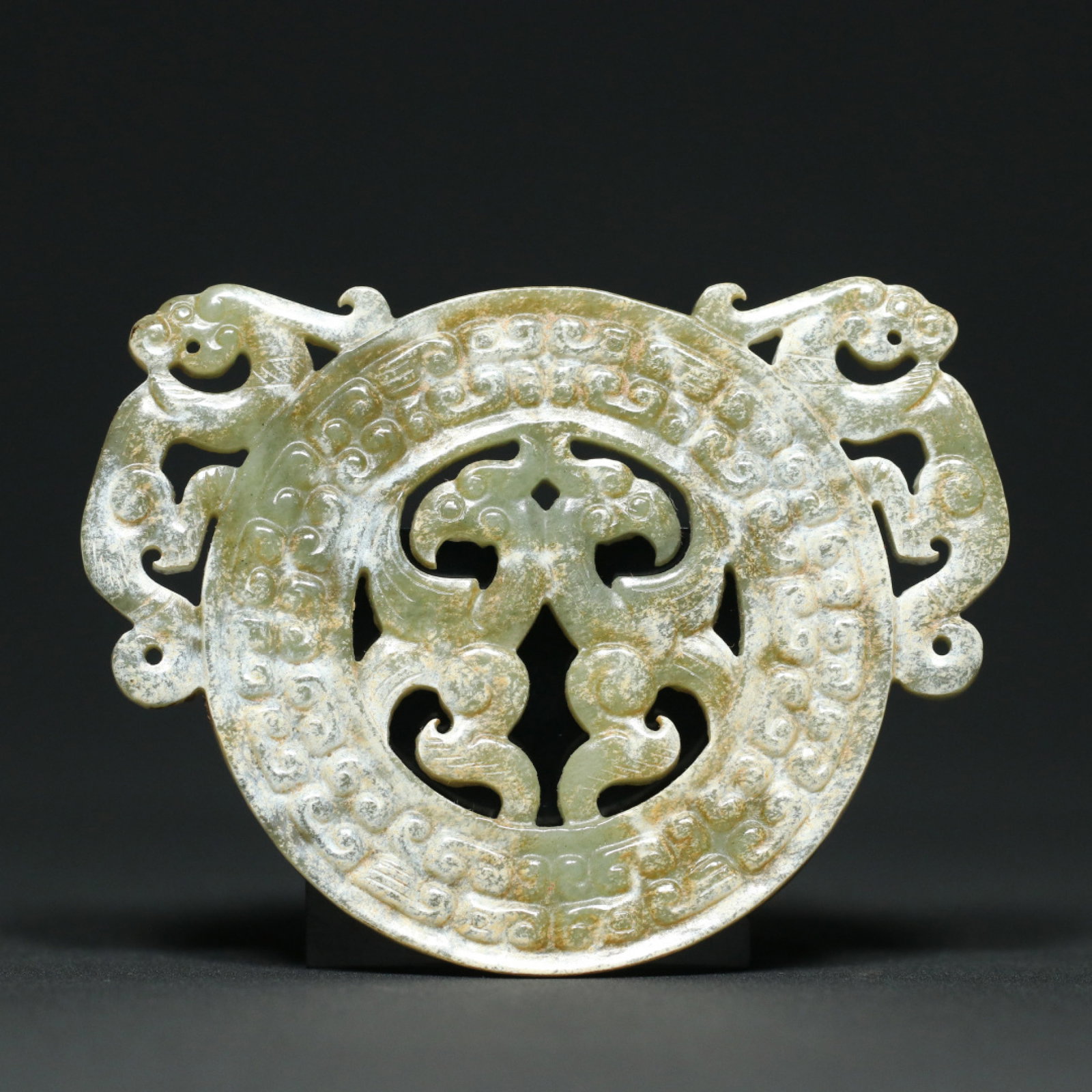 An Exquisite Archaic Jade Dragon and Phoenix Pattern Pendant: An Exquisite Archaic Jade Dragon and Phoenix Pattern Pendant,Han Dynasty,China,Size:3.3inx2.4inx0.2in,Weight:44.5g 高古玉龙凤纹挂件,中国