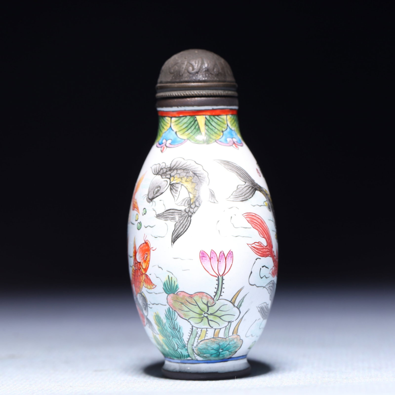 An Exquisite Painted Enamel Fish Pattern Snuff Bottle - 3