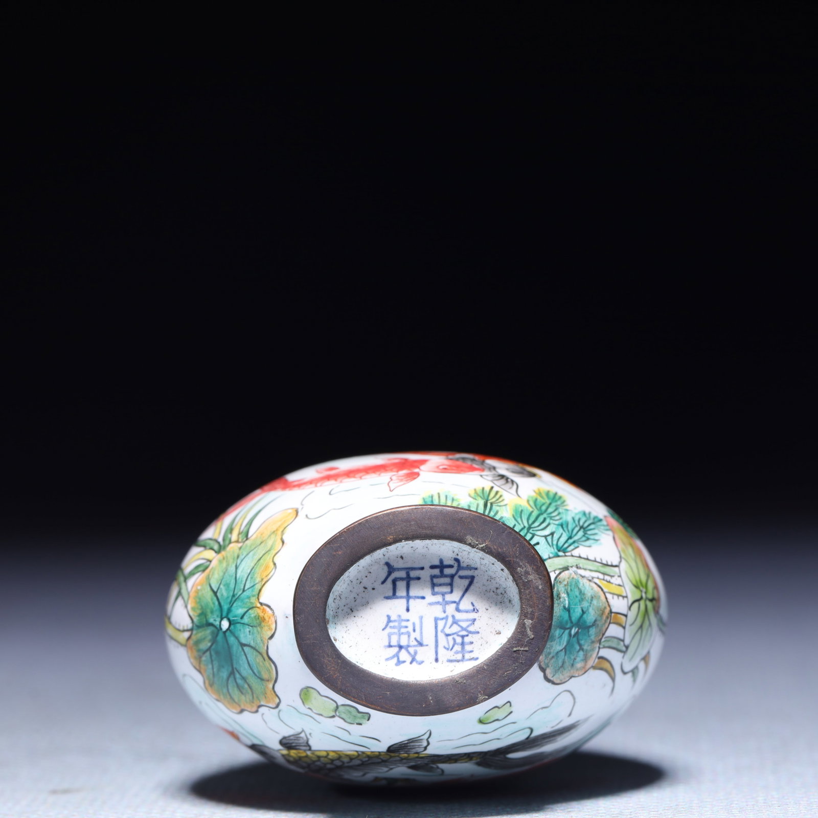 An Exquisite Painted Enamel Fish Pattern Snuff Bottle - 8