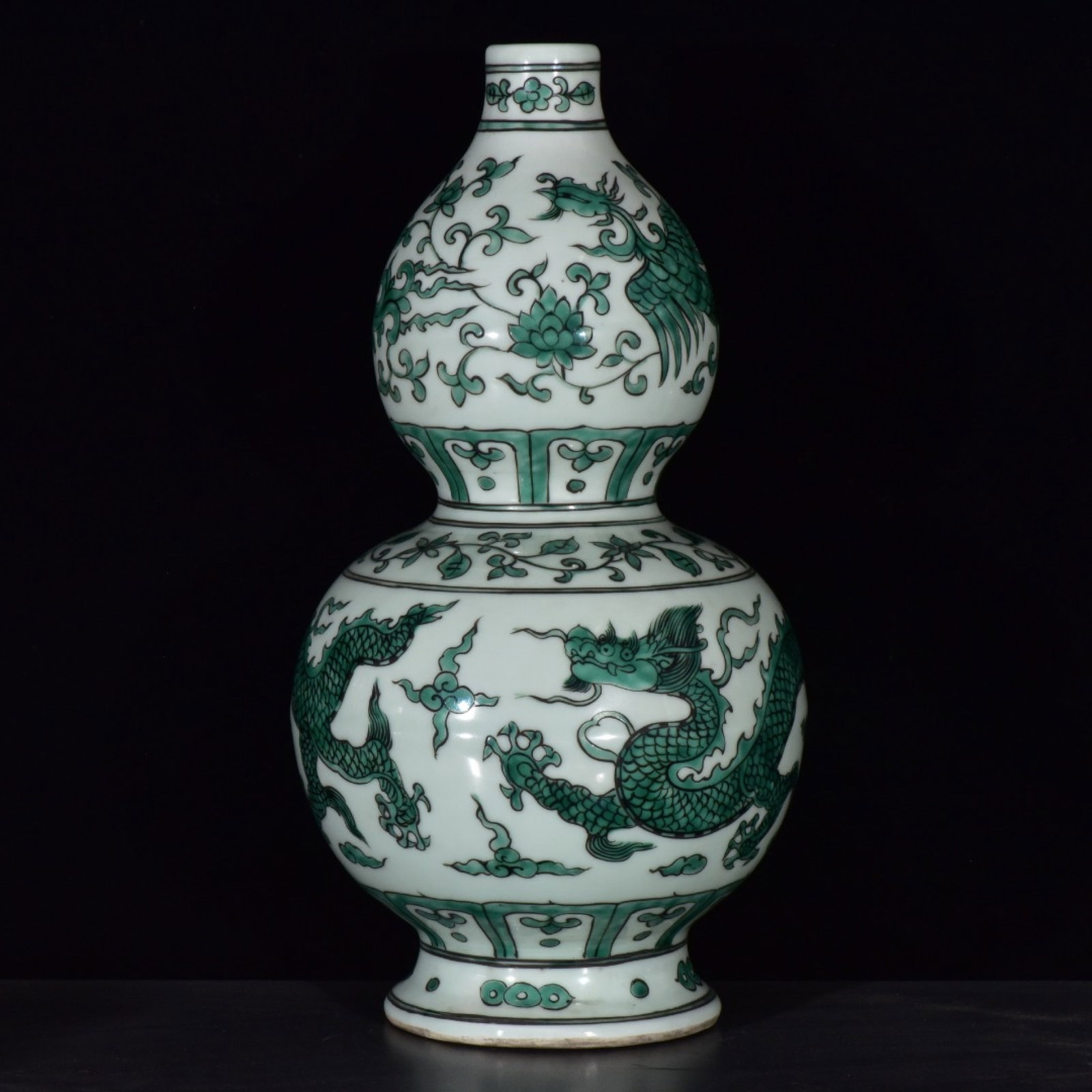 A Rare Green Glazed Dragon and Phoenix Pattern Gourd-Shaped Vase (1 of 9)