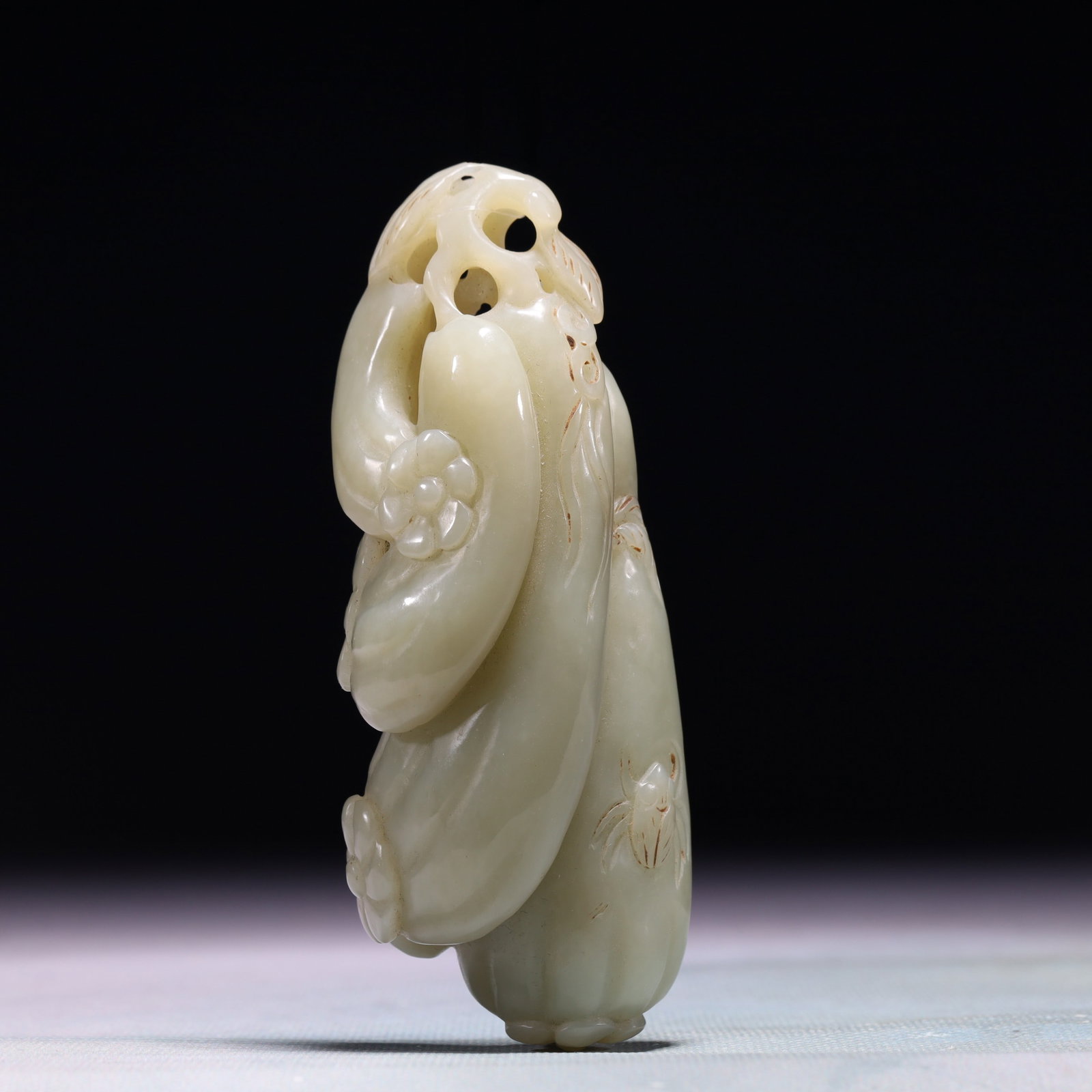 An Exquisite White Jade Flower Pattern Pendant: An Exquisite White Jade Flower Pattern Pendant,Qing Dynasty,China,Size:1.8inx1.2inx4.3in,Weight:219.9g 白玉花卉纹挂件,中国清代